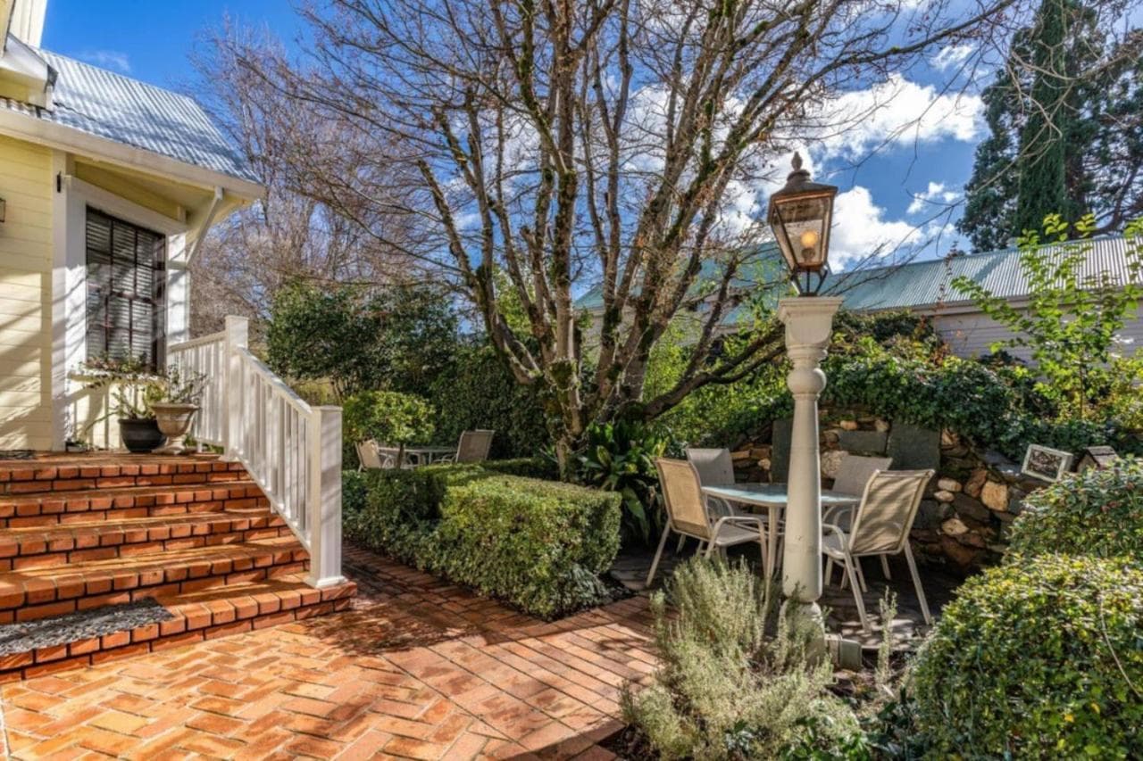 Romantic Victorian Getaway The Fox interior in Sutter Creek, CA — gallery photo 2