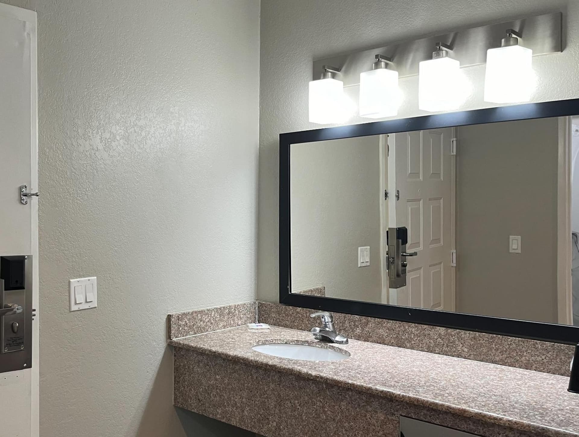 Studio 6 Suites Tucson, AZ Airport Kino Sports Complex interior in Tucson, AZ — gallery photo 2