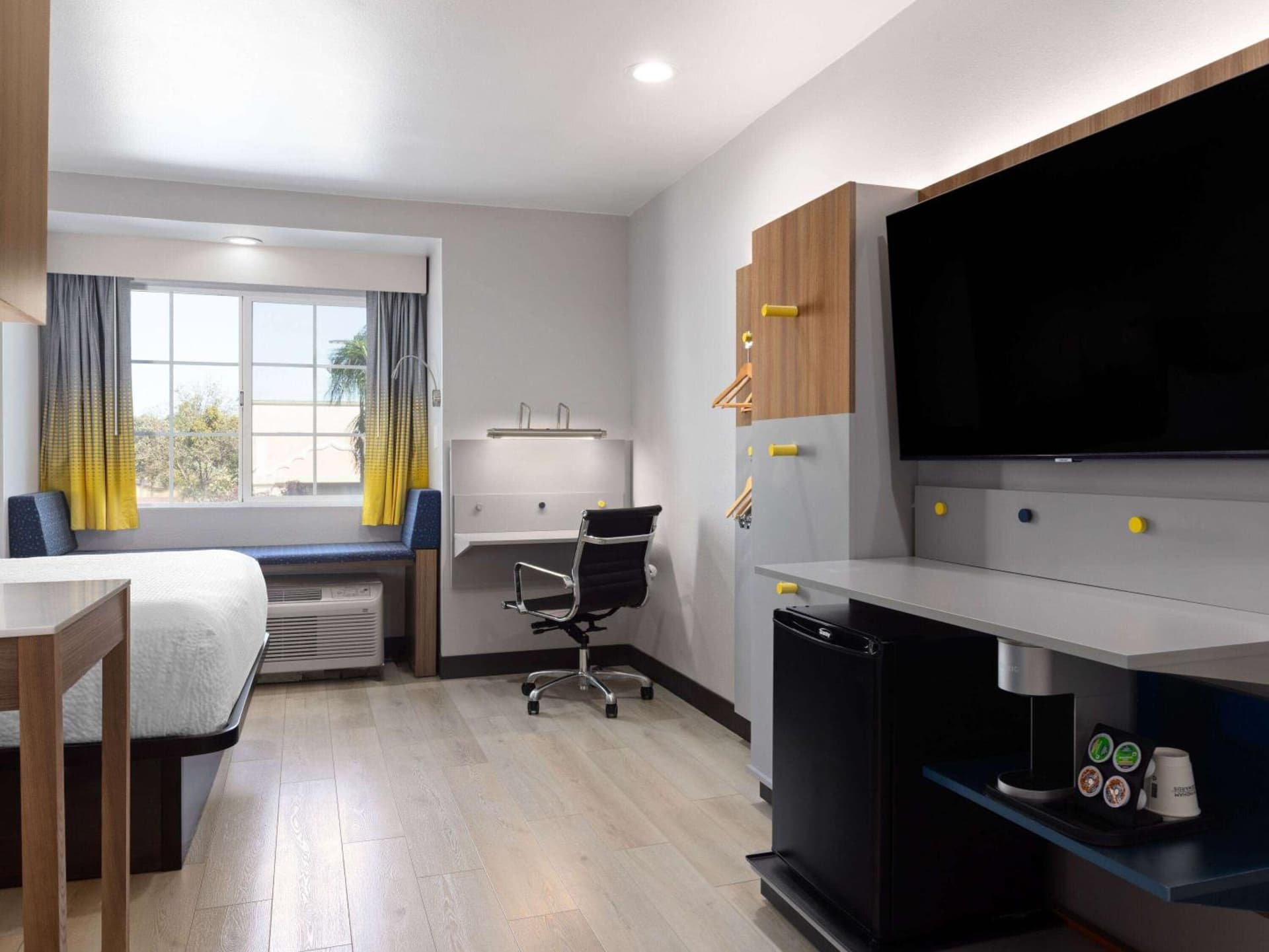 Microtel Inn & Suites by Wyndham Tracy gallery photo in Tracy, CA — image 8