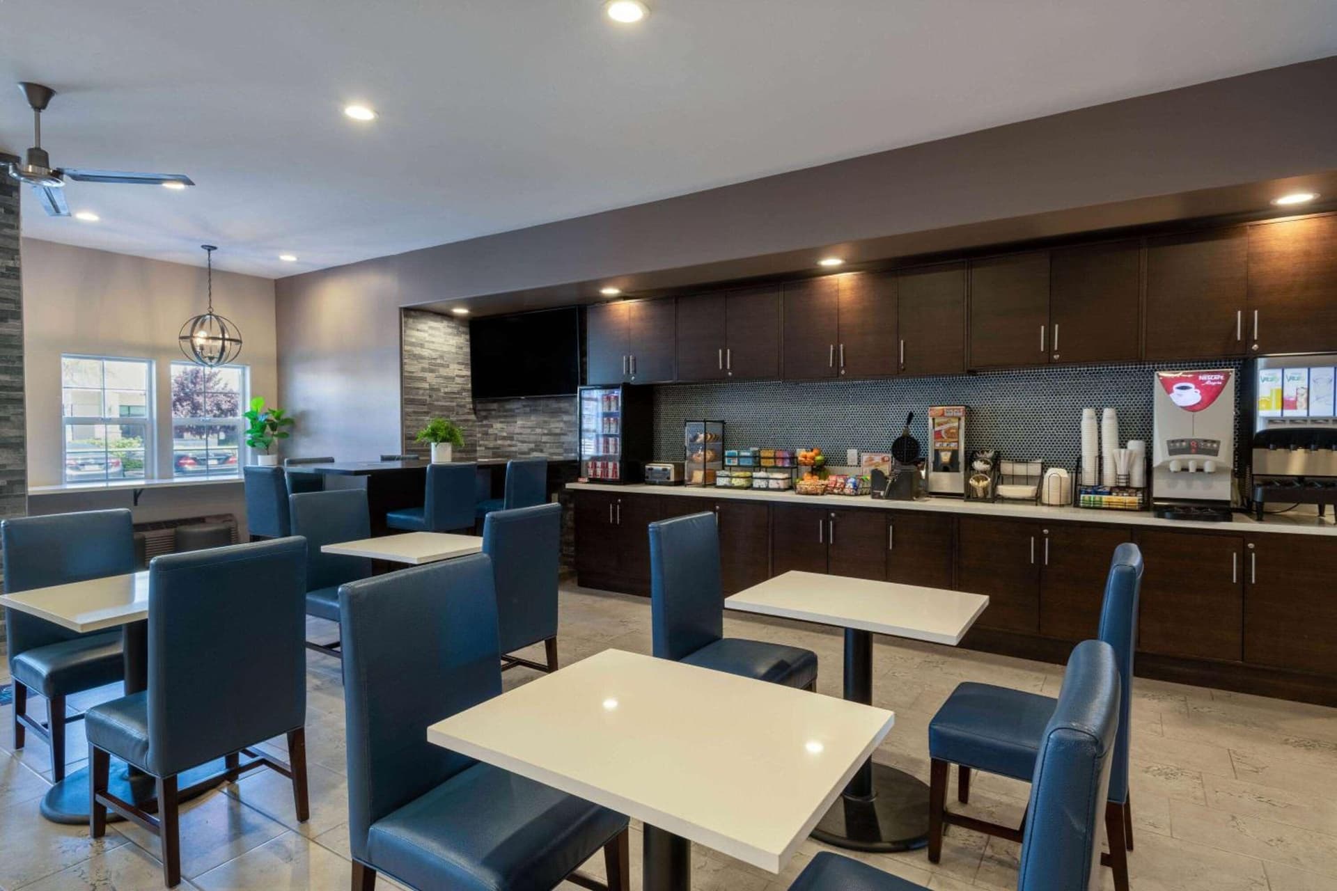 Microtel Inn & Suites by Wyndham Tracy interior in Tracy, CA — gallery photo 2