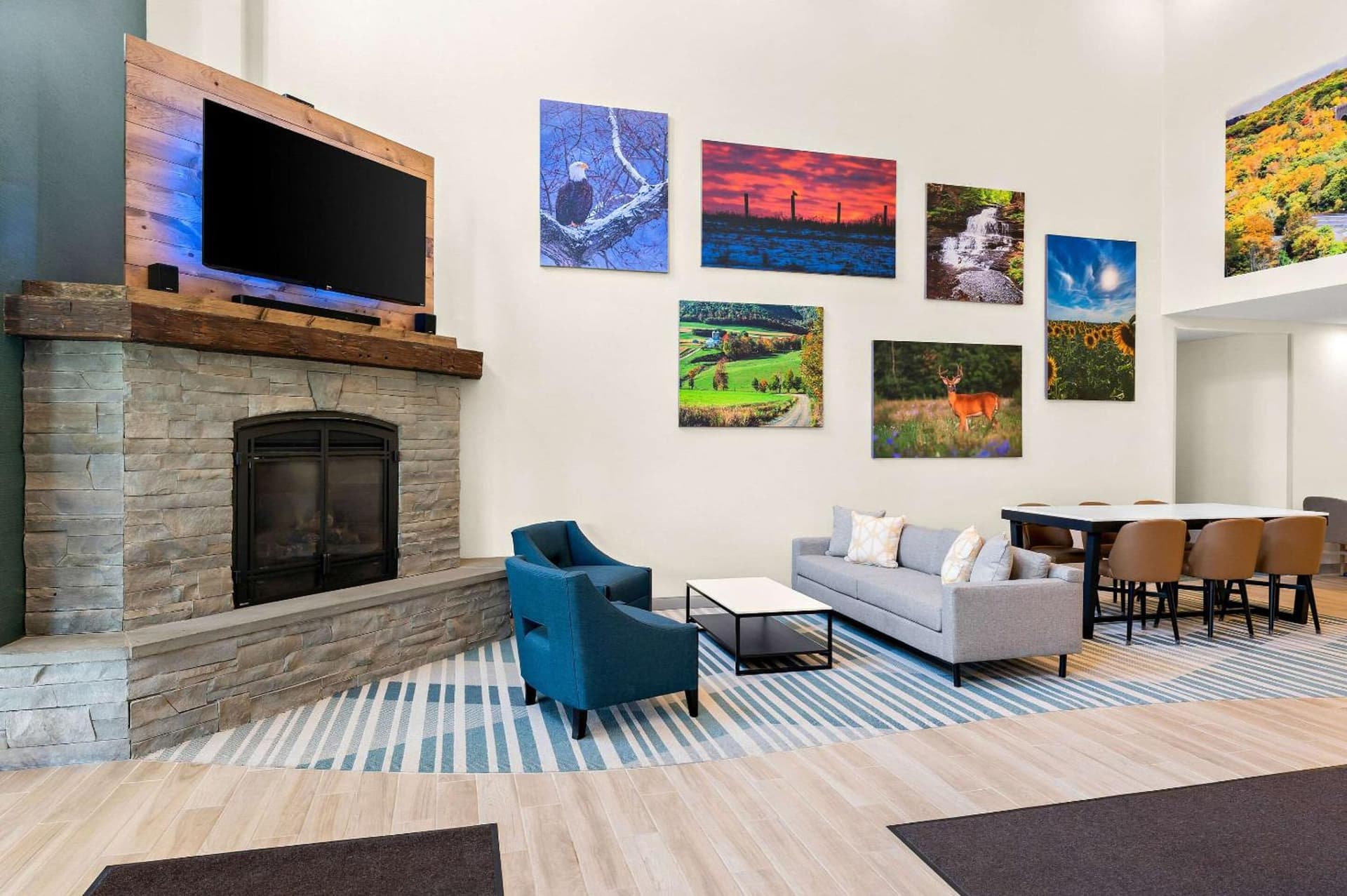Comfort Inn & Suites Tunkhannock interior in Tunkhannock, PA — gallery photo 2