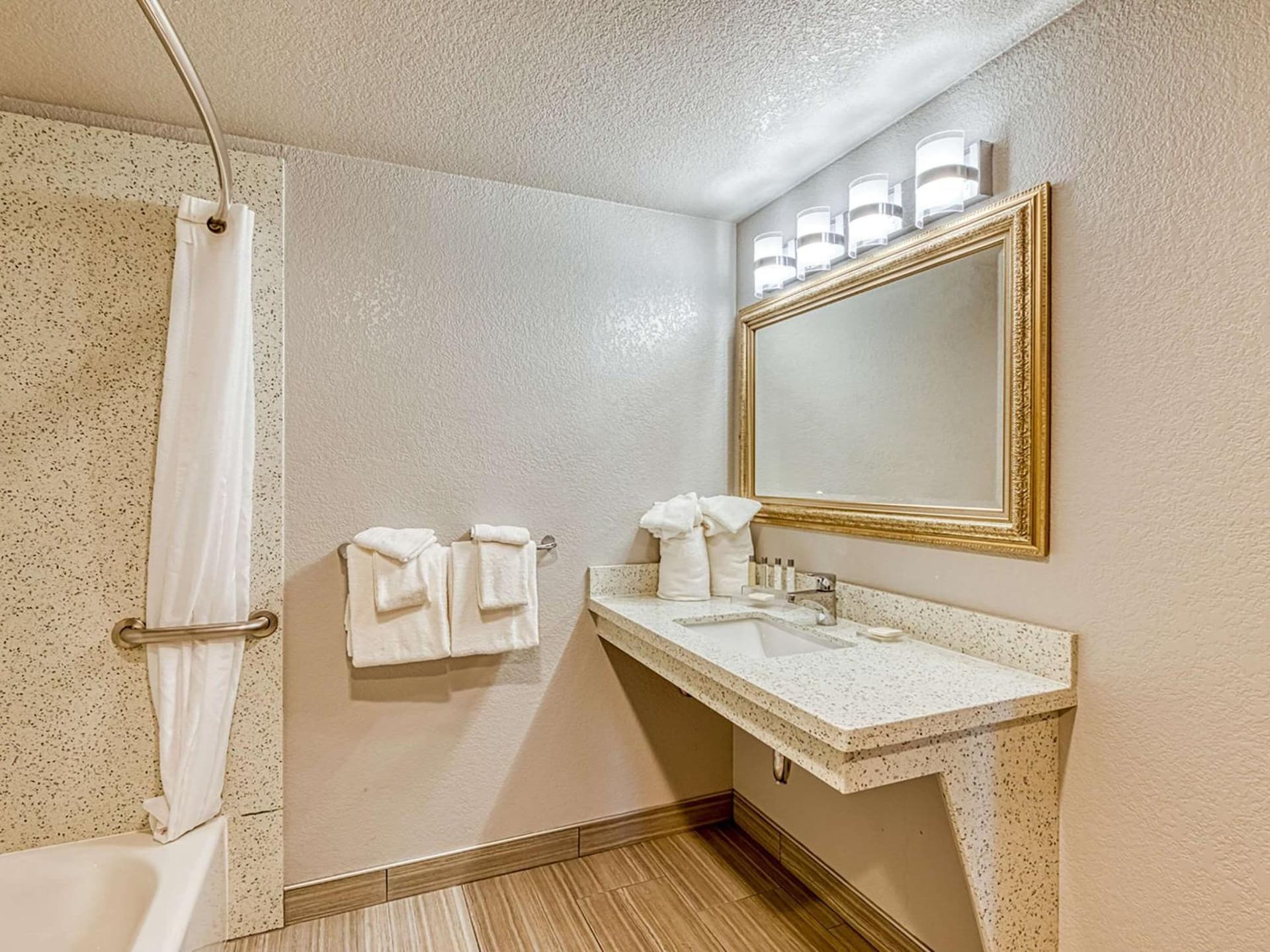 Amanzi Hotel, an Ascend Collection Hotel gallery photo in Ventura, CA — image 116