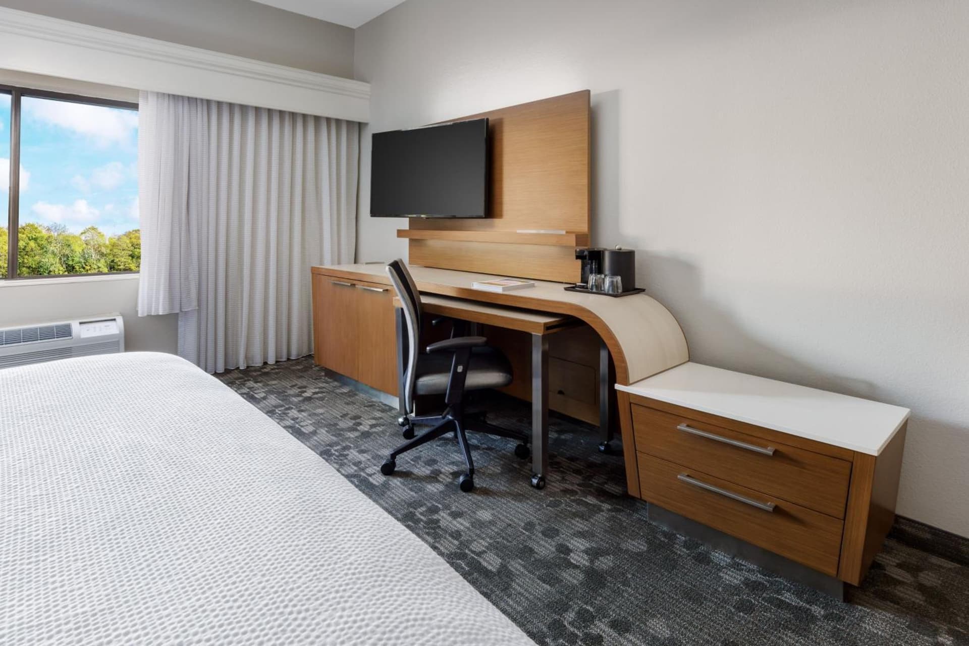 Courtyard by Marriott Palmdale gallery photo in Palmdale, CA — image 22