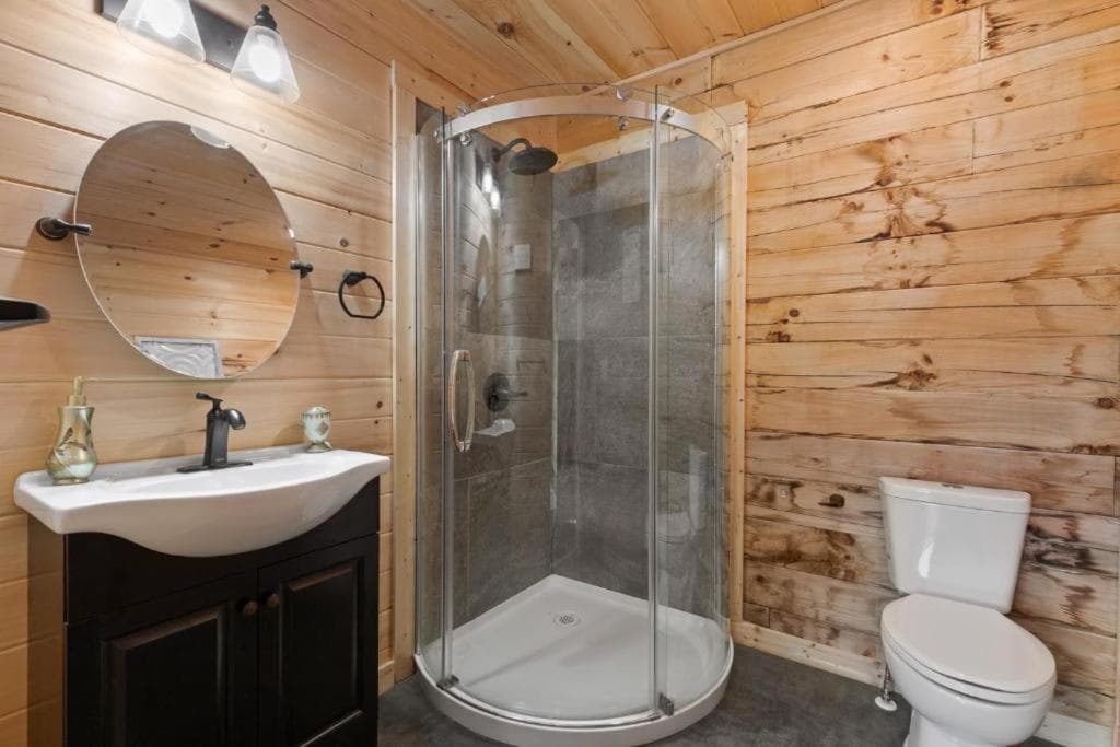 Beautiful Spacious Cozy 3-Bedroom New Cabin in Sevierville With Wi-Fi property views in Sevierville, TN — gallery photo 3