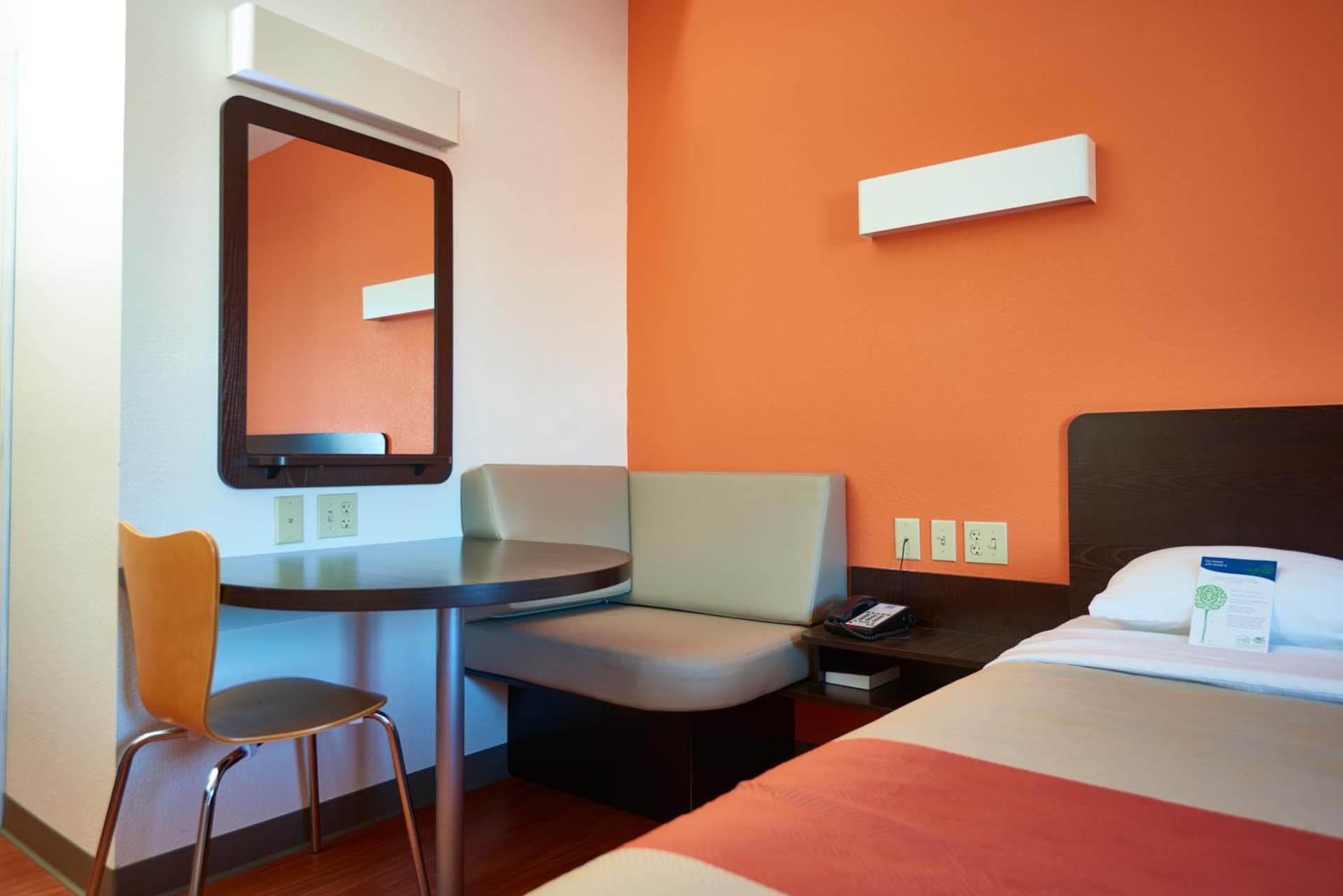 Motel 6 Wilkes Barre Arena interior in Wilkes-Barre, PA — gallery photo 2