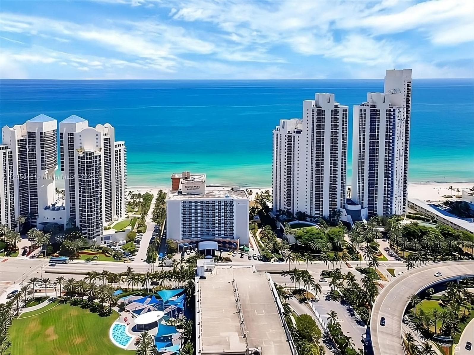 Exquisite Beachfront Studio At Marco Polo Resort — hotel in Sunny Isles Beach, Florida