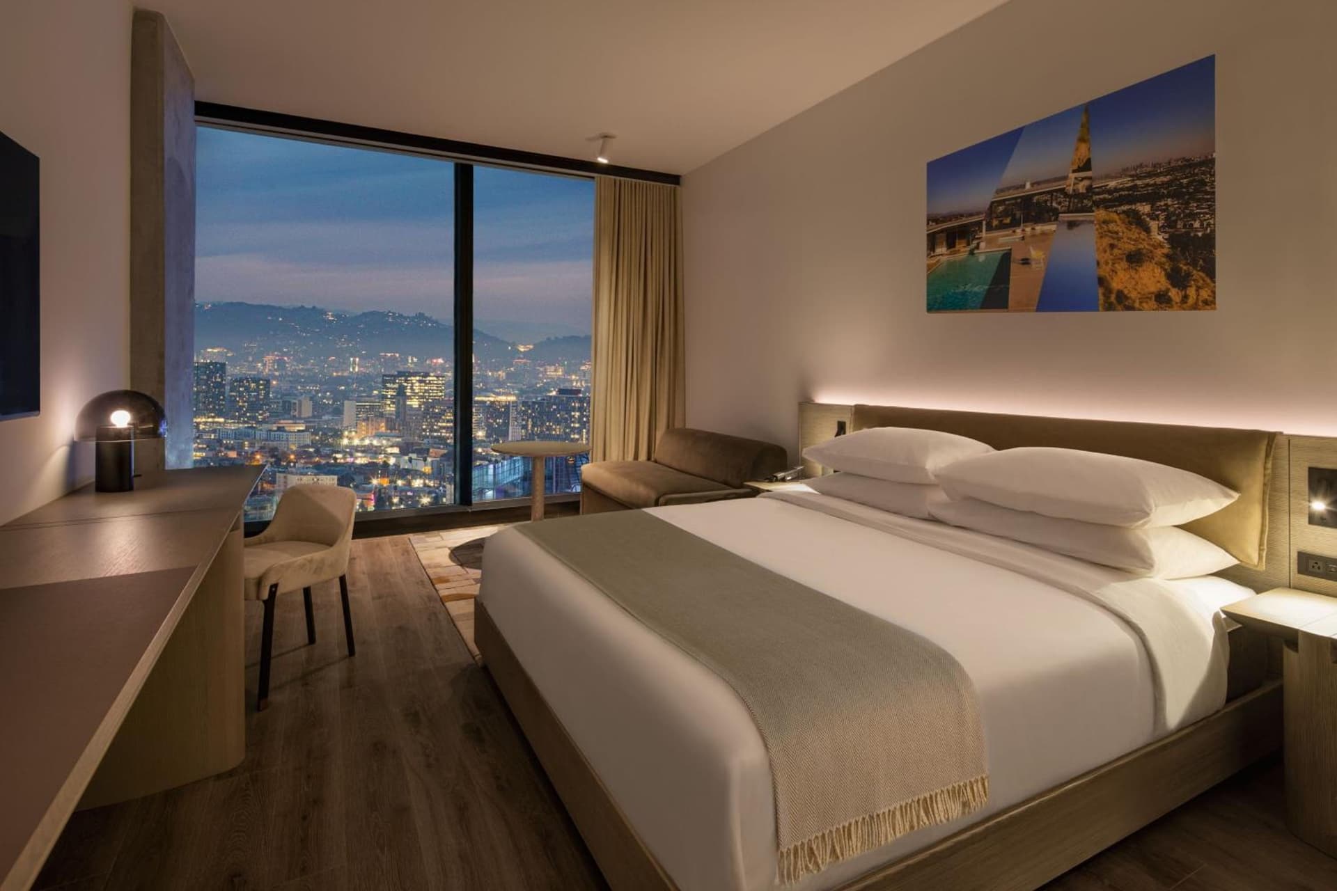 AC Hotel by Marriott Downtown Los Angeles gallery photo in Los Angeles, CA — image 6