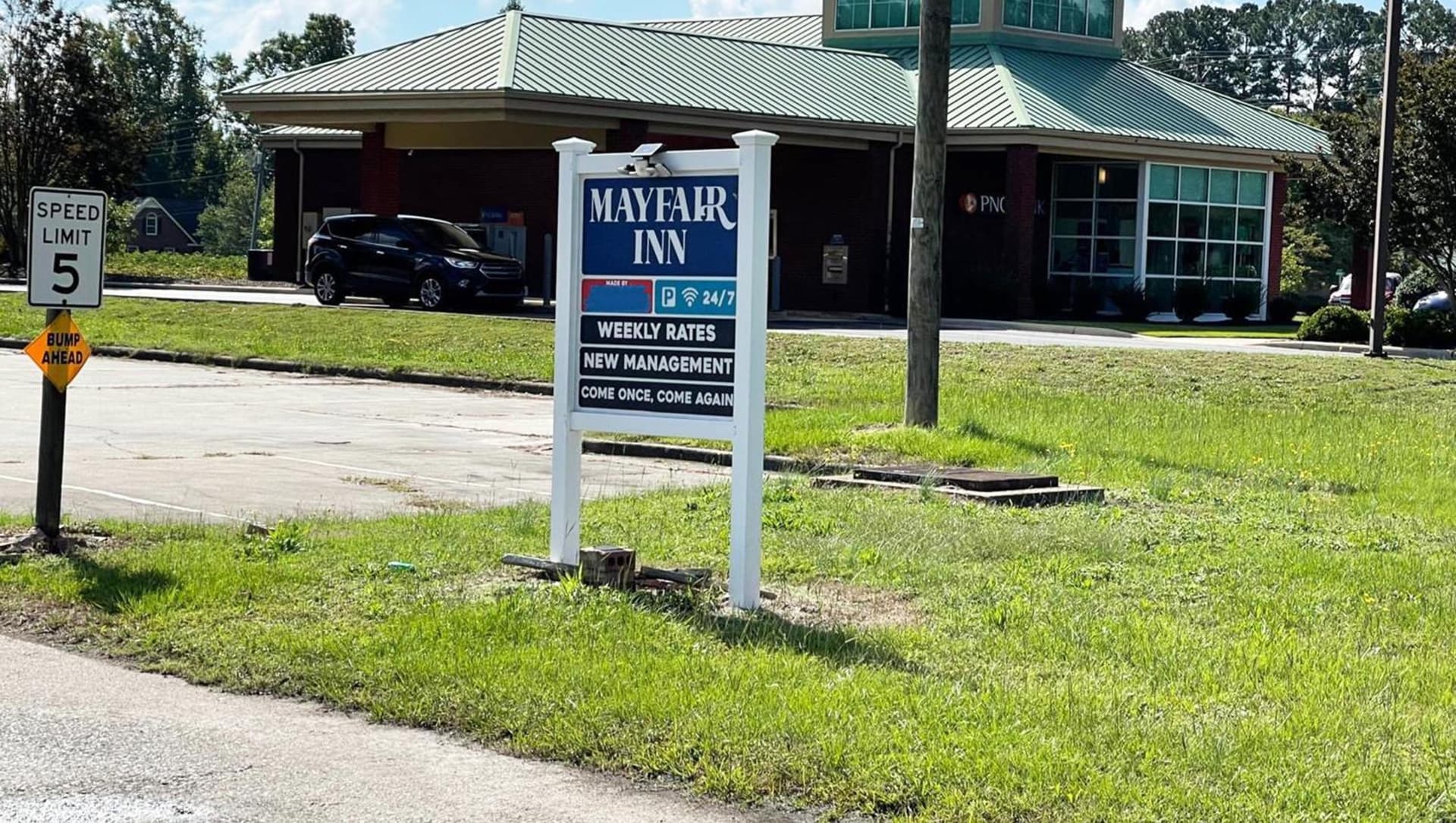 Mayfair Inn interior in Williamston, NC — gallery photo 2