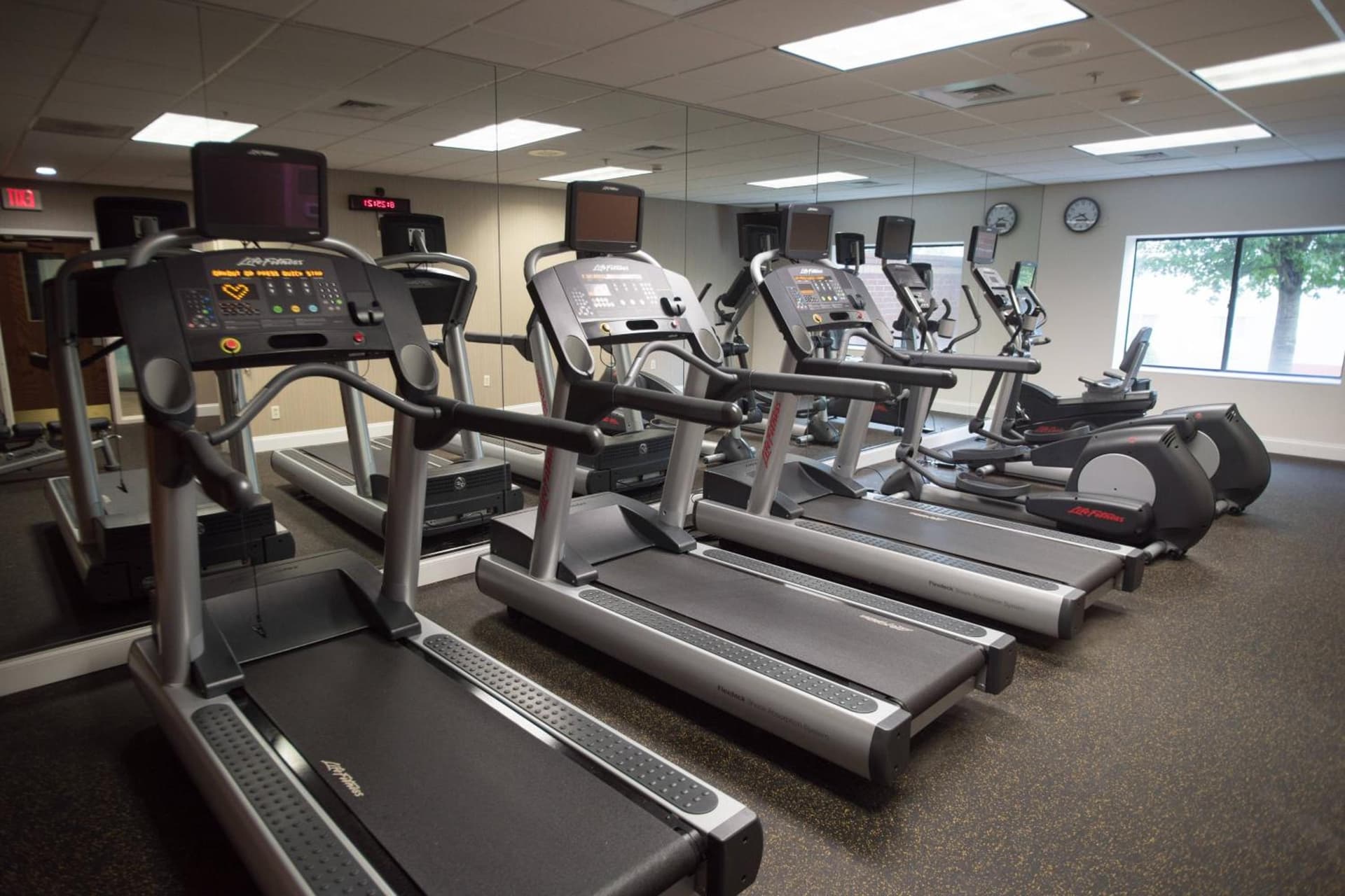 Courtyard by Marriott Hickory gallery photo in Hickory, NC — image 18