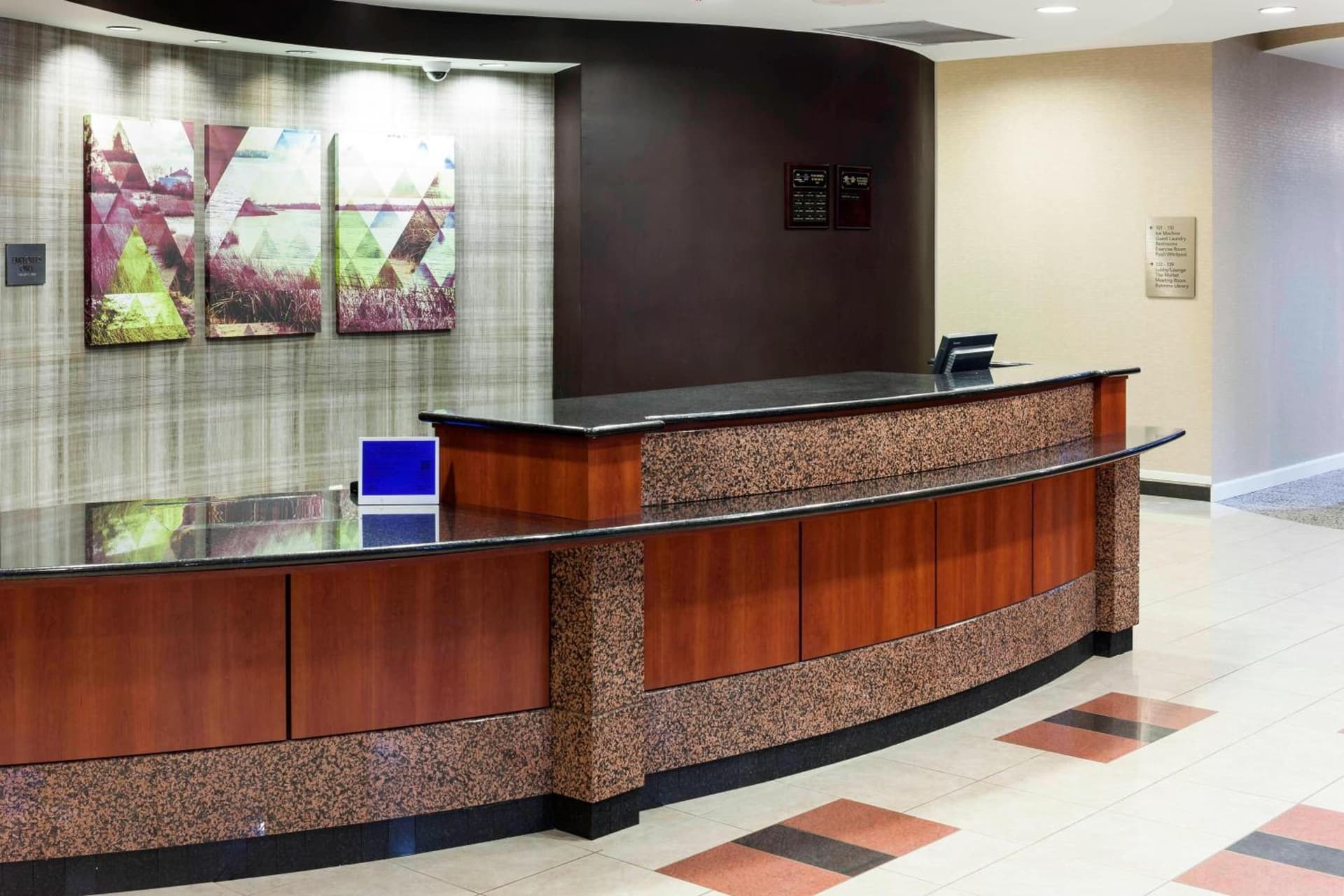 Courtyard by Marriott Suffolk Chesapeake interior in Suffolk, VA — gallery photo 2