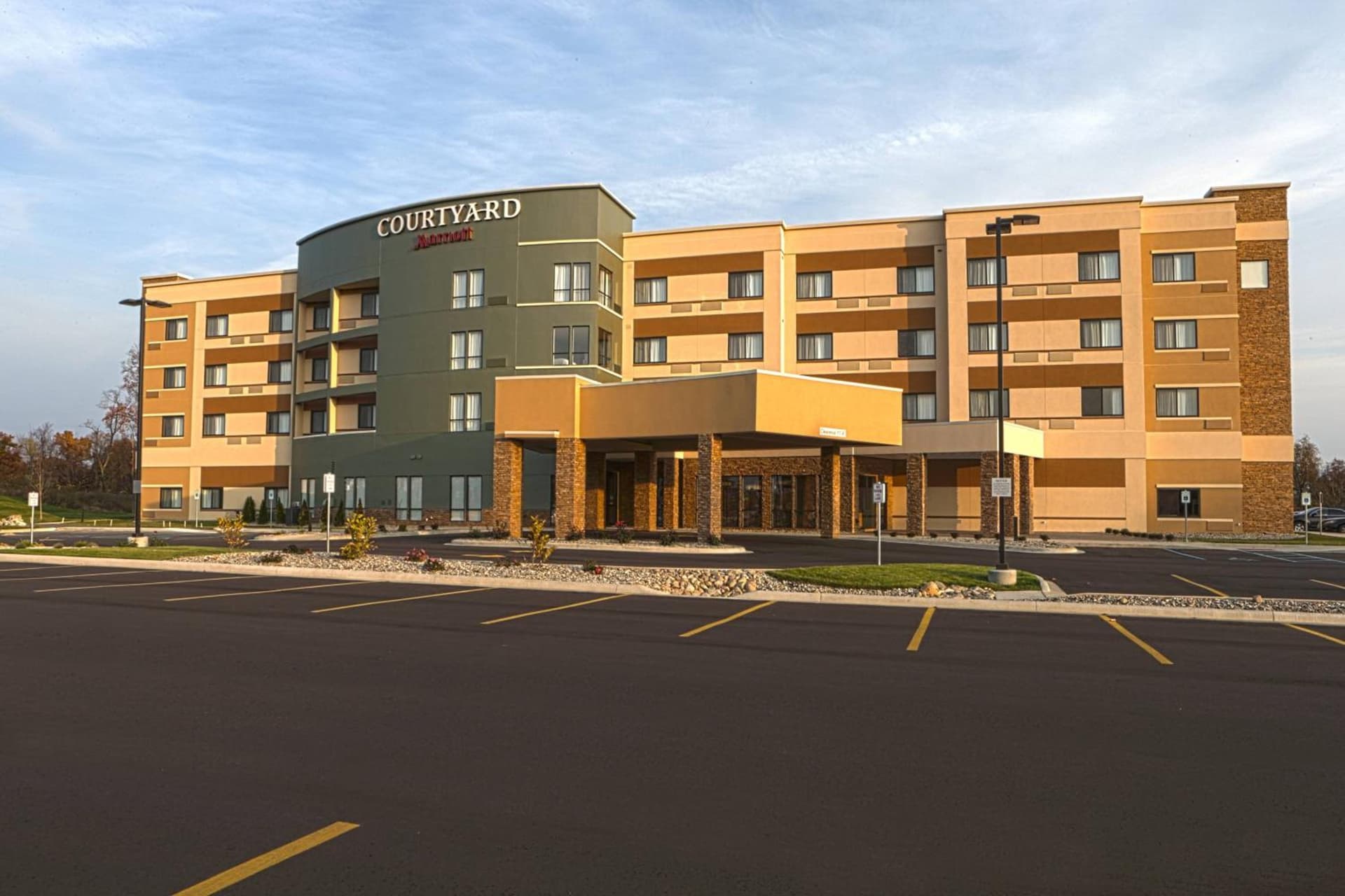 Courtyard by Marriott Battle Creek interior in Battle Creek, MI — gallery photo 2