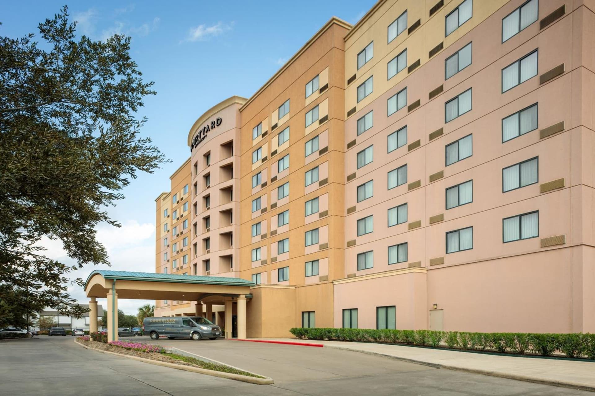 Courtyard by Marriott Houston Medical Center/NRG Park interior in Houston, TX — gallery photo 2