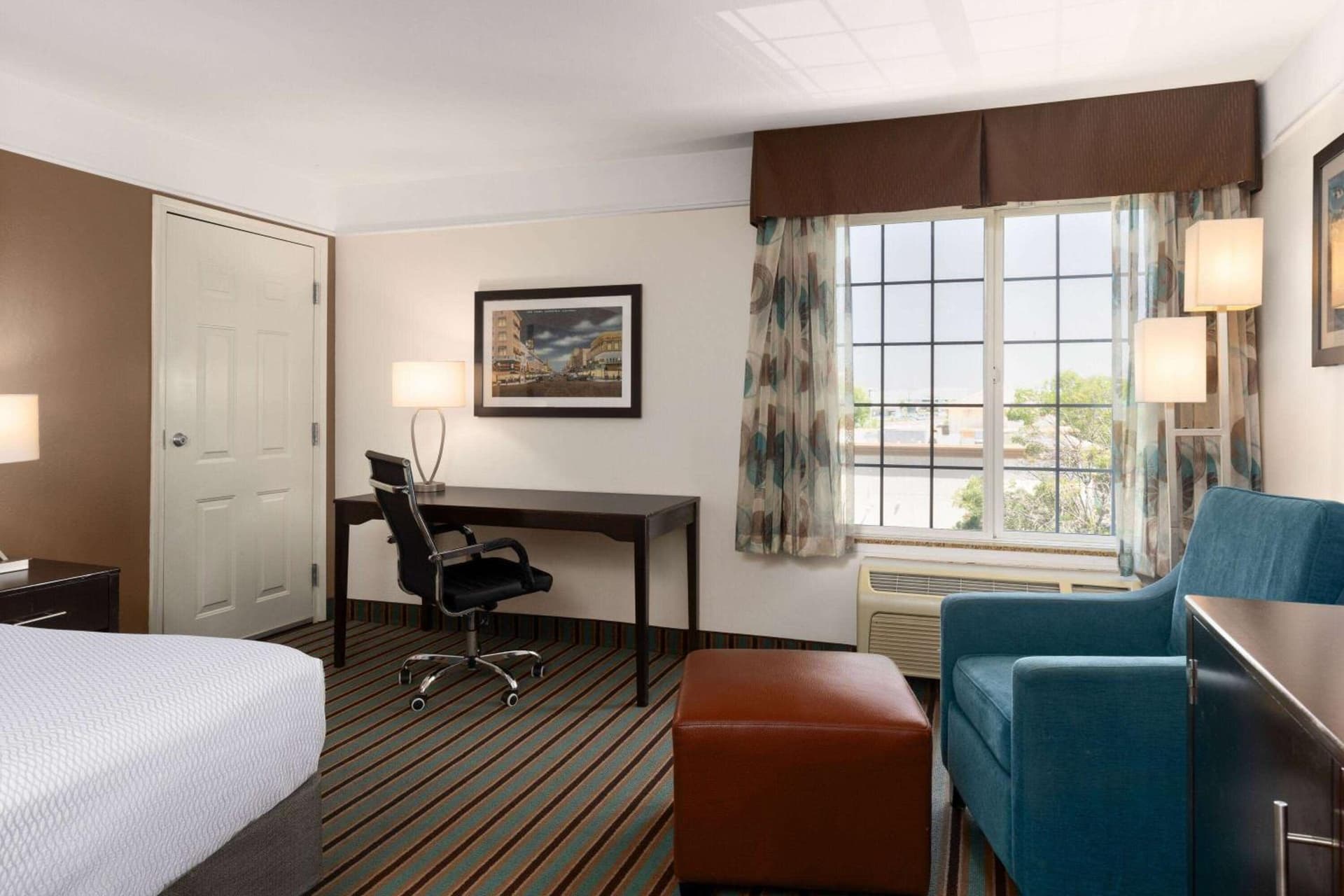 La Quinta by Wyndham Bakersfield North gallery photo in Bakersfield, CA — image 10