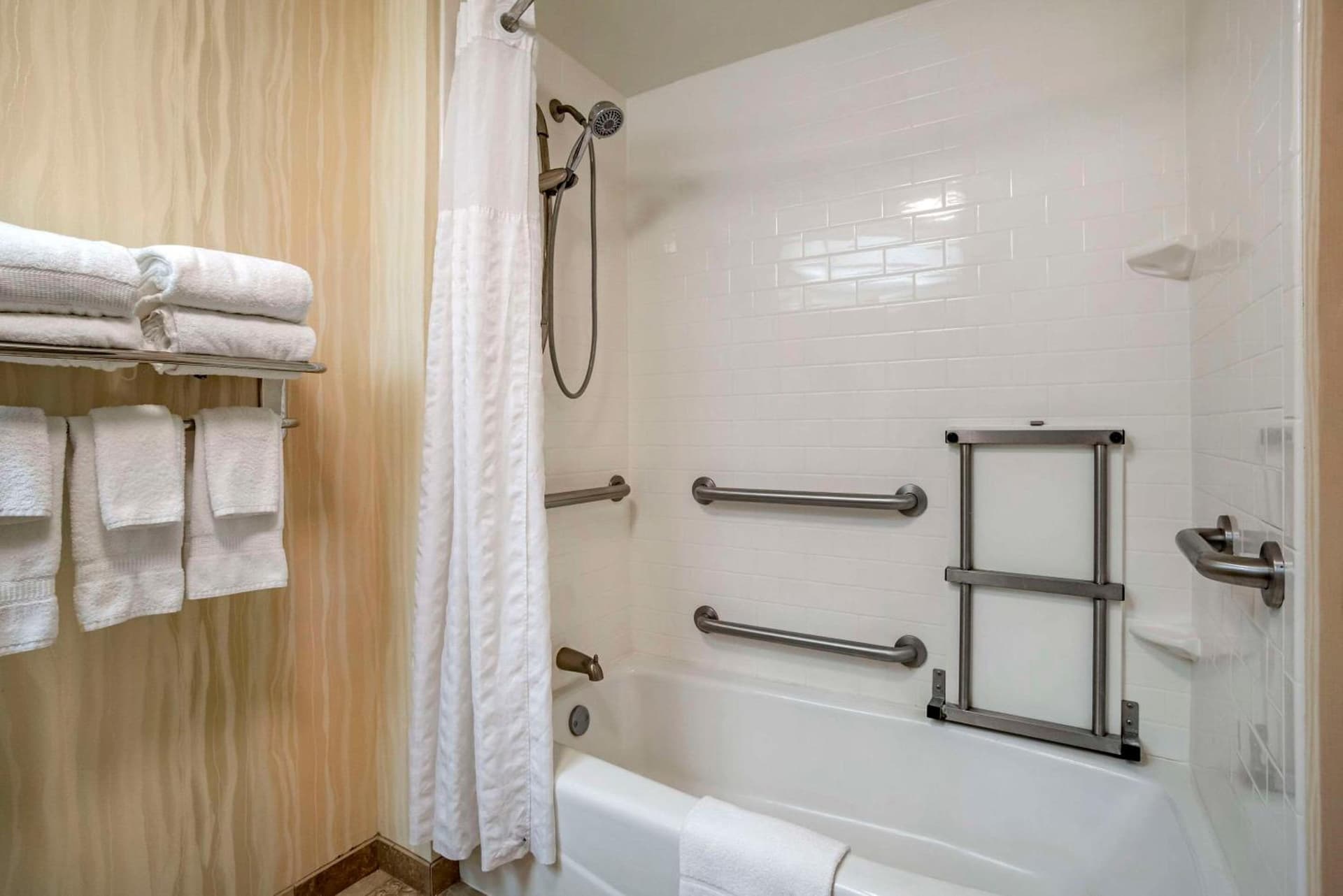 Comfort Inn & Suites Newark - Wilmington gallery photo in Newark, DE — image 5