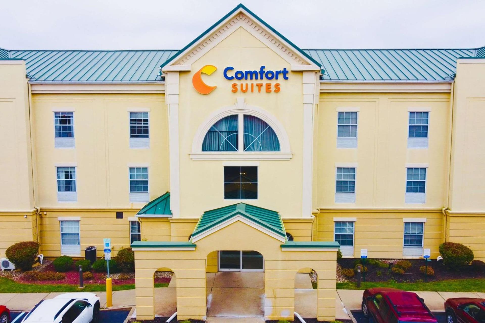Comfort Suites East Brunswick - South River interior in East Brunswick — gallery photo 2