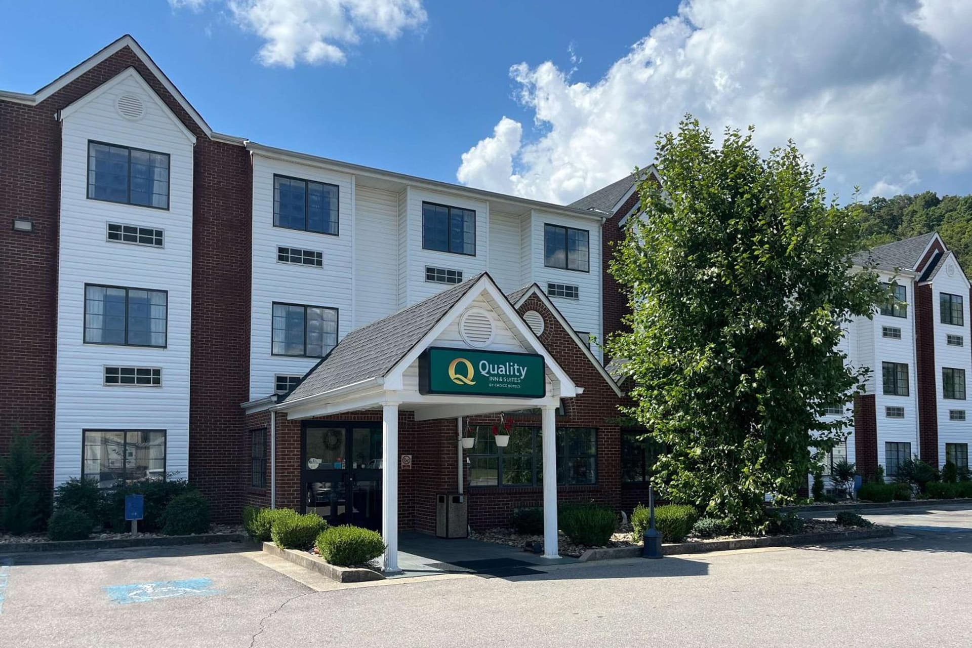 Quality Inn & Suites Prestonsburg next to Mountain Arts Center — hotel in Prestonsburg, Kentucky