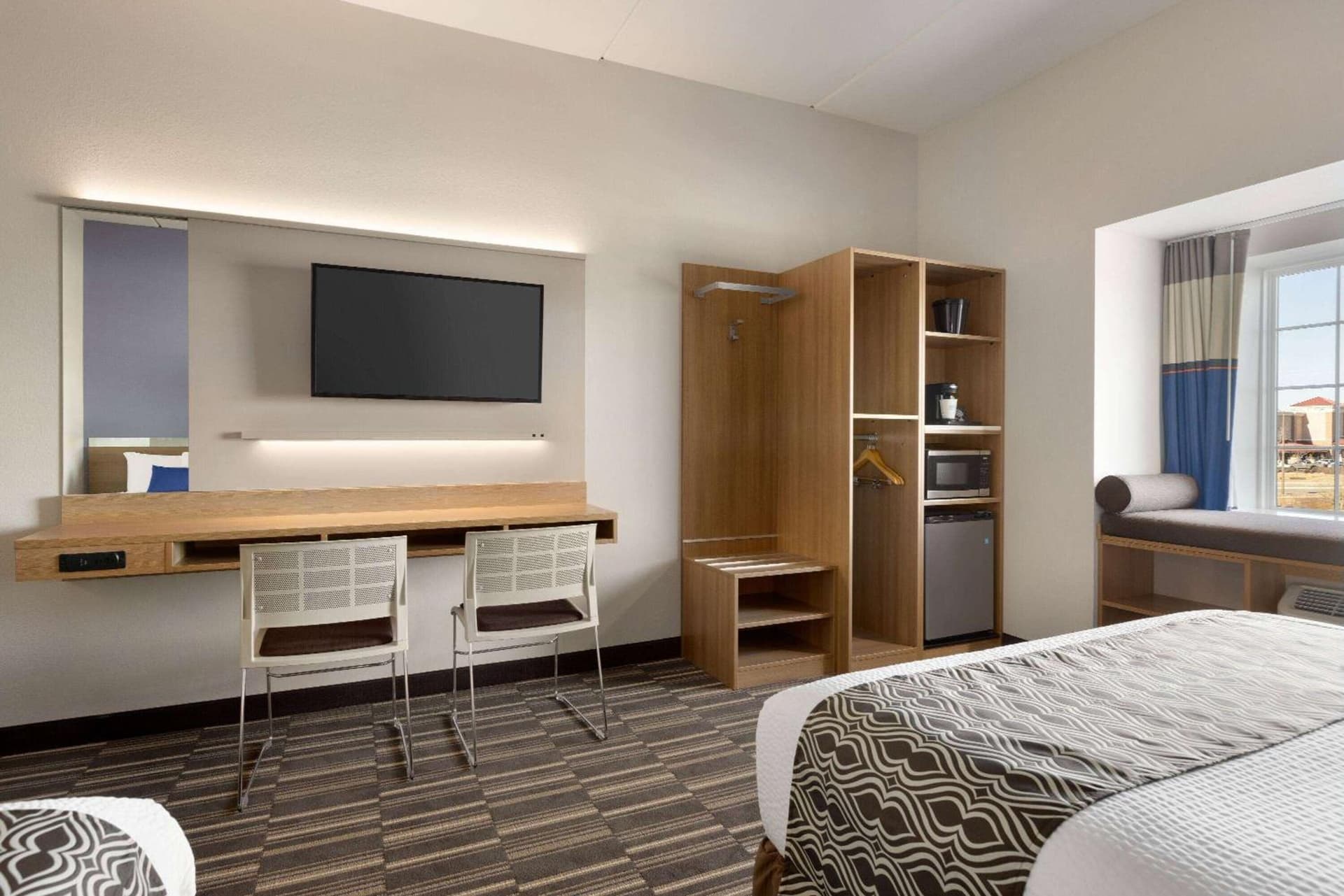 Microtel Inn & Suites by Wyndham Gambrills interior in Odenton, MD — gallery photo 2