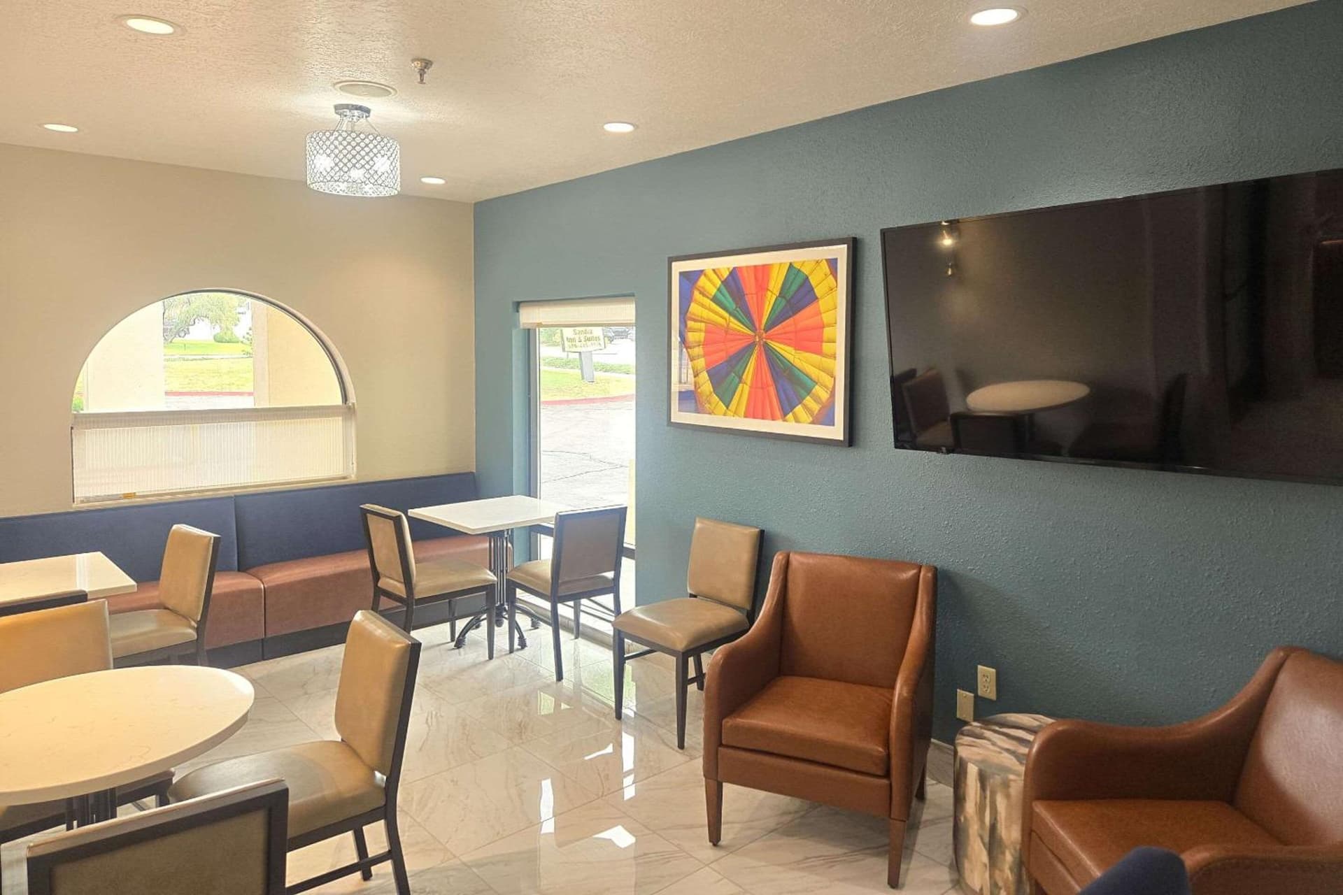 Quality Inn & Suites Sunport Airport Albuquerque interior in Albuquerque, NM — gallery photo 2