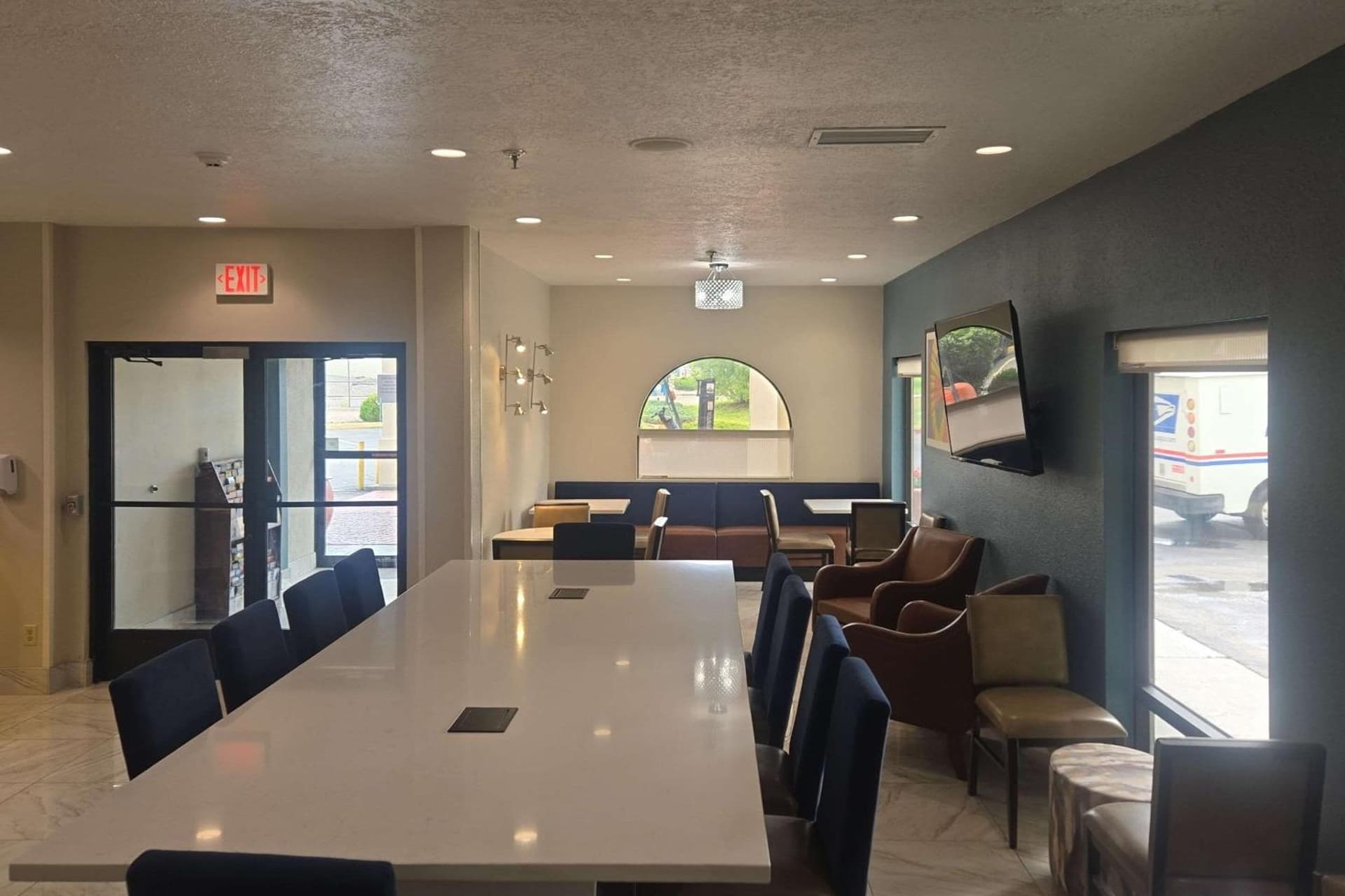 Quality Inn & Suites Sunport Airport Albuquerque featured exterior or lobby in Albuquerque, NM — similar hotel