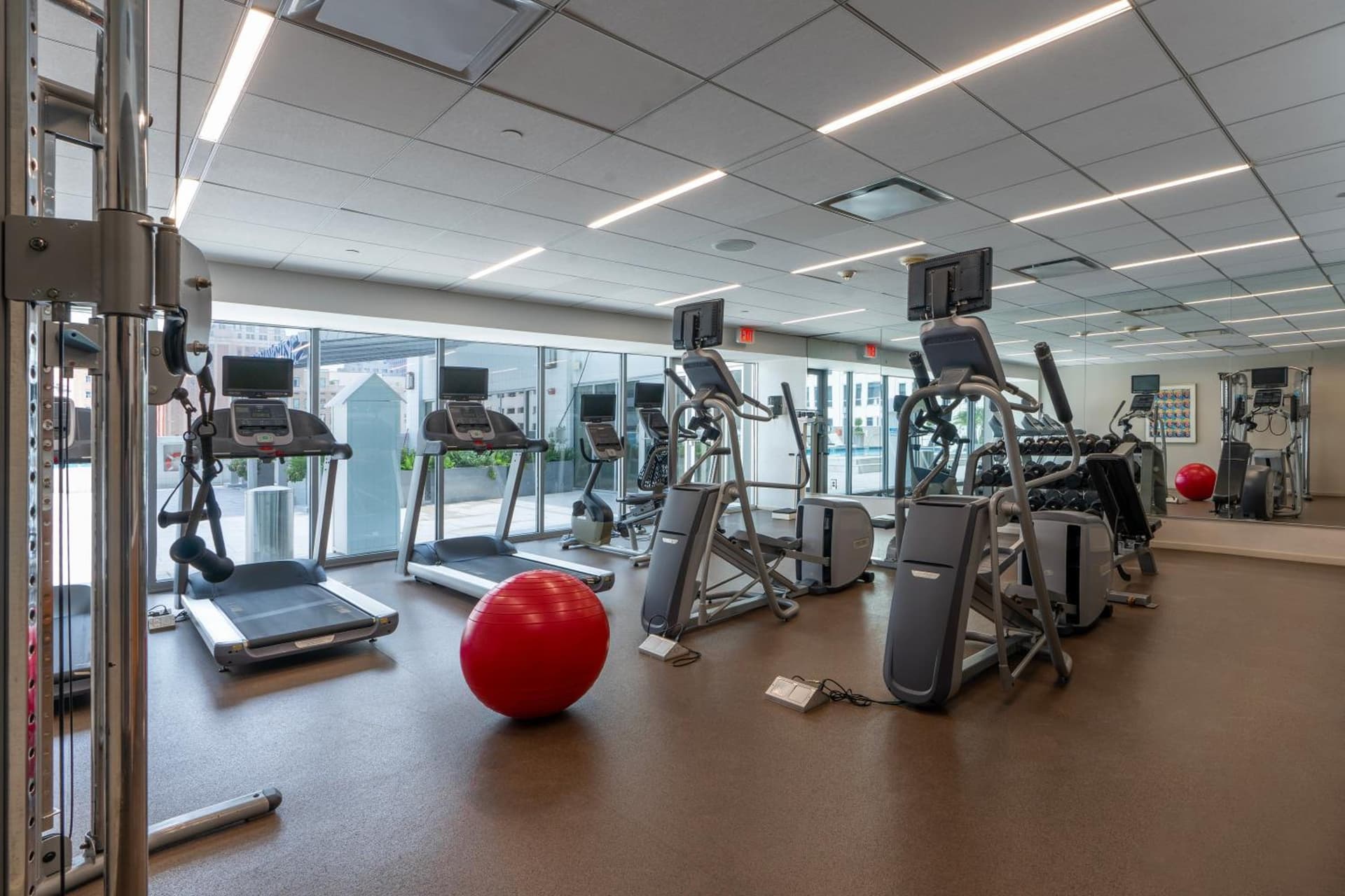 Holiday Inn New Orleans-Downtown Superdome by IHG property views in New Orleans, LA — gallery photo 3