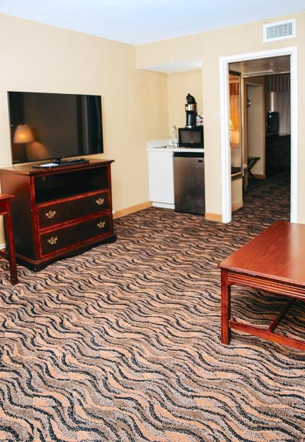 MCM Elegante Hotel & Suites Lubbock gallery photo in Lubbock, TX — image 8