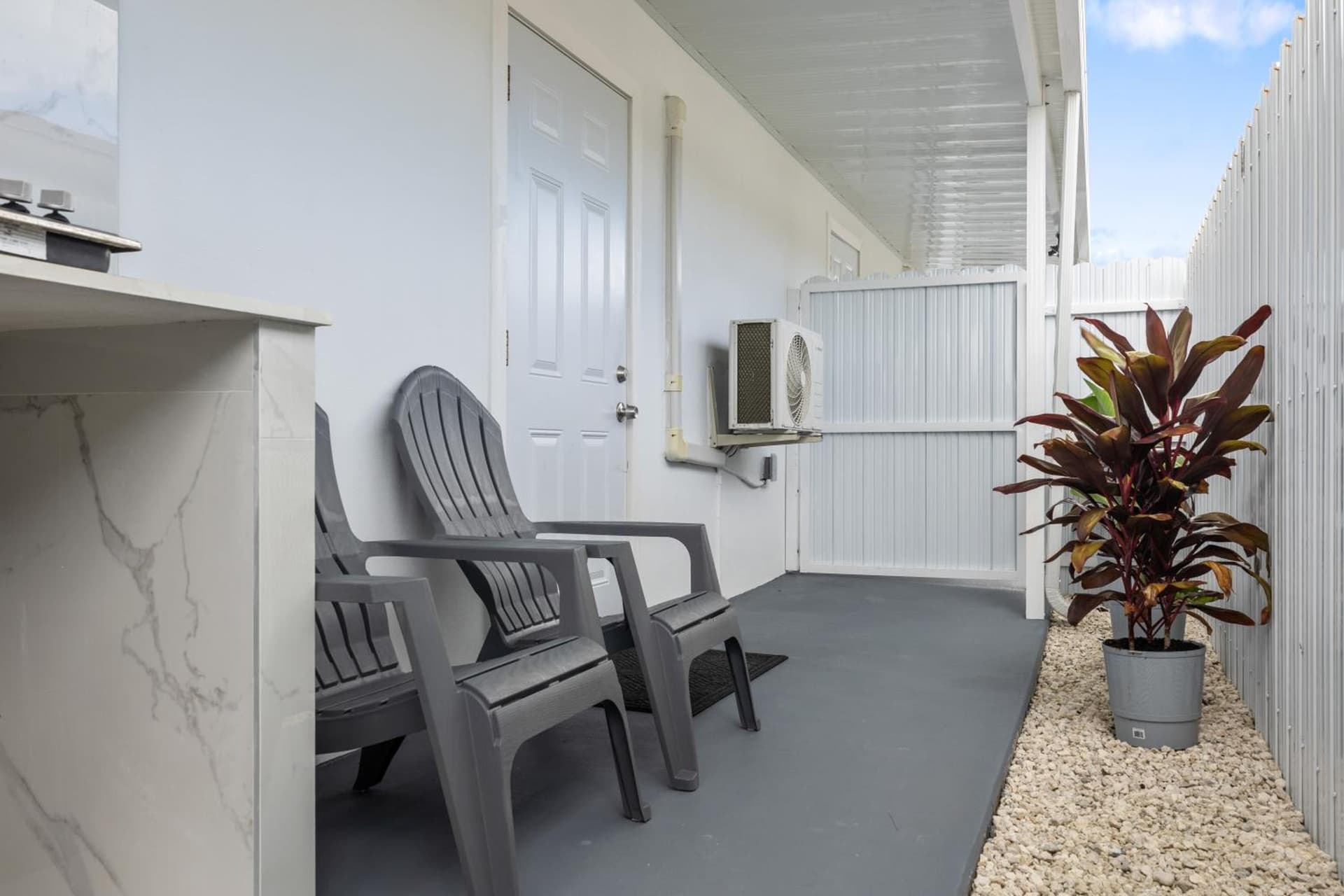 Nice,Stylish King Bed Studio featured exterior or lobby in Miami Gardens, FL — similar hotel