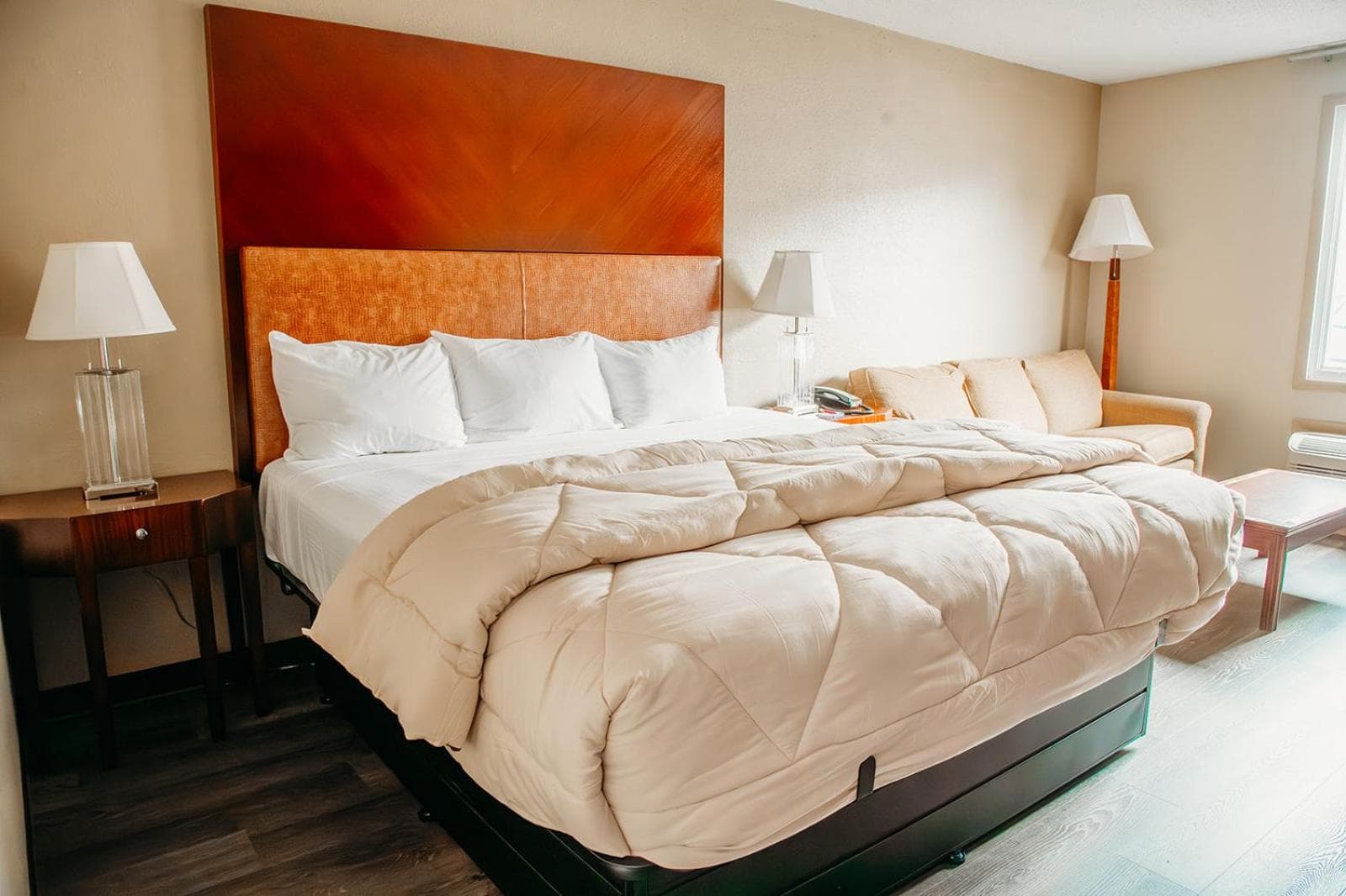 Country Garden & Suites interior in Benton, IL — gallery photo 2