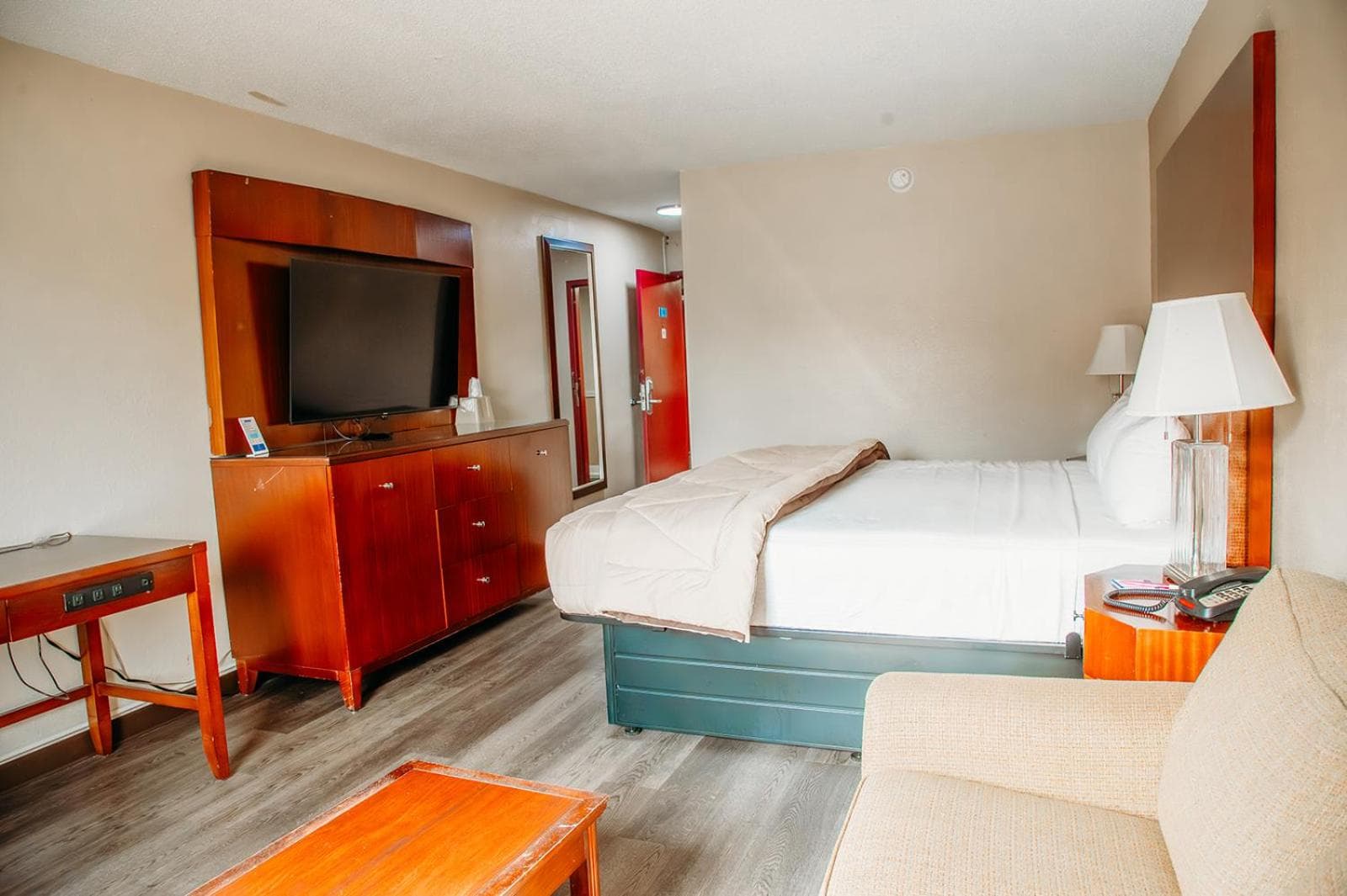 Country Garden & Suites property views in Benton, IL — gallery photo 3