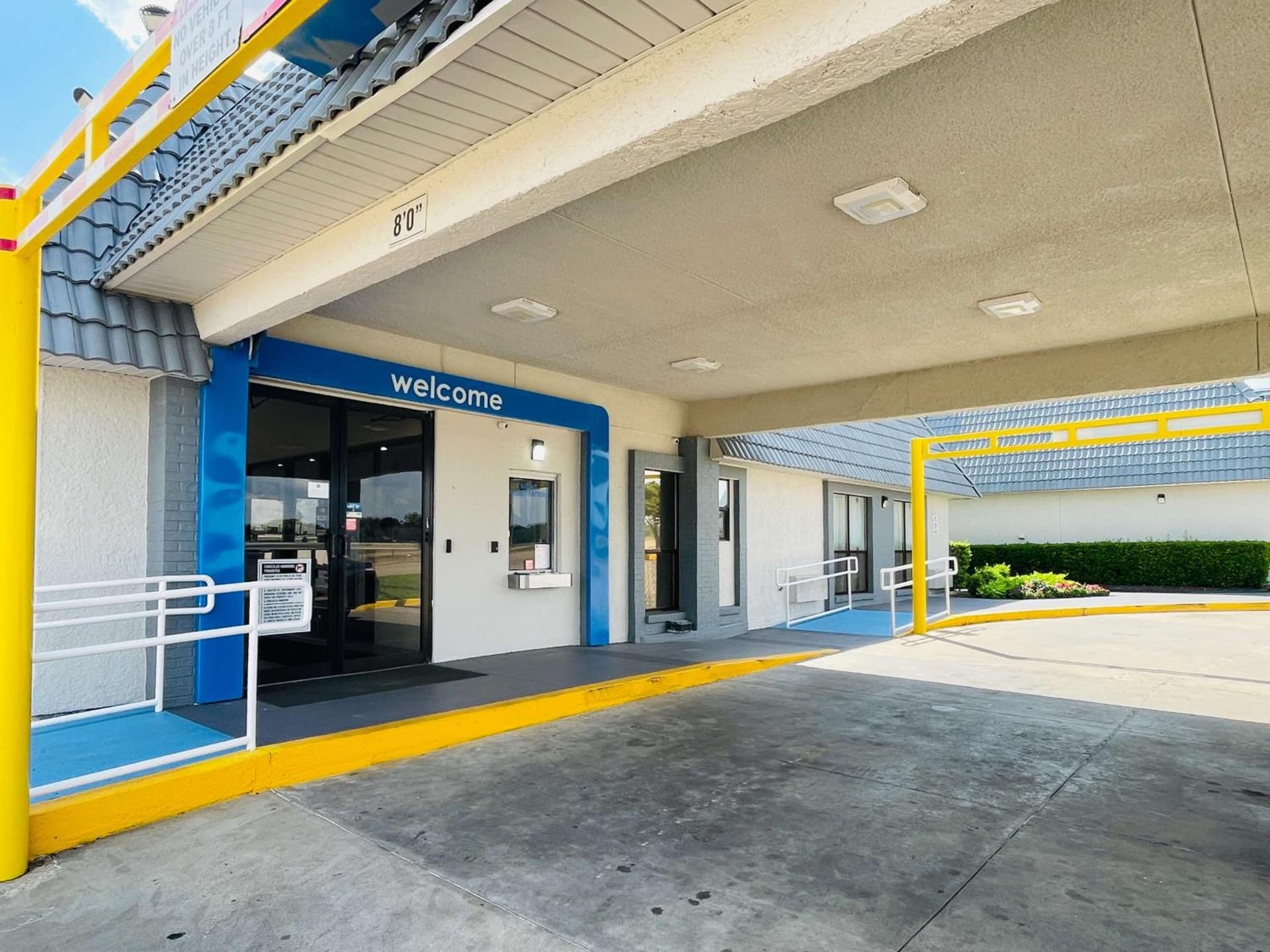 Motel 6-Duncanville, TX - Dallas interior in Duncanville, TX — gallery photo 2