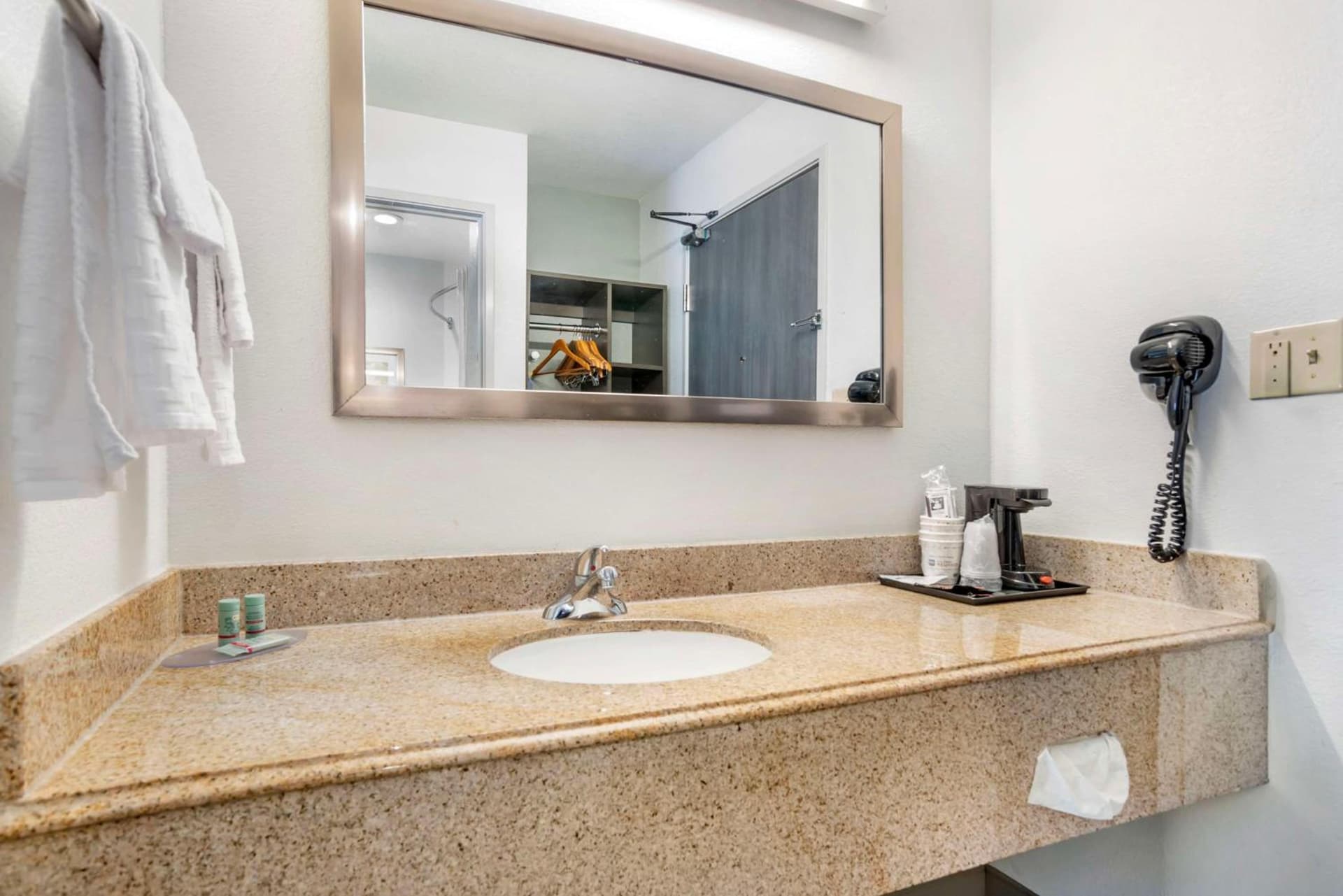 Country Inn & Suites by Radisson, Montgomery East I-85 gallery photo in Montgomery, AL — image 11