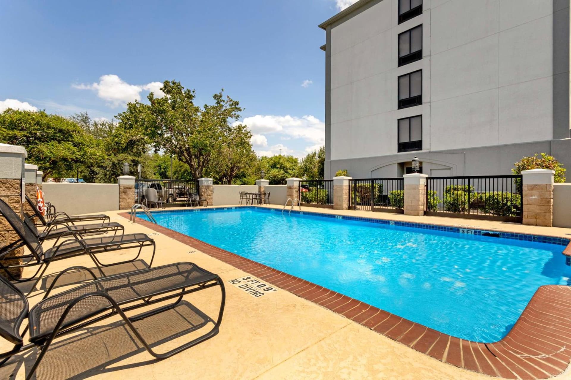Best Western Plus Sugar Land-Stafford gallery photo in Sugar Land, TX — image 12