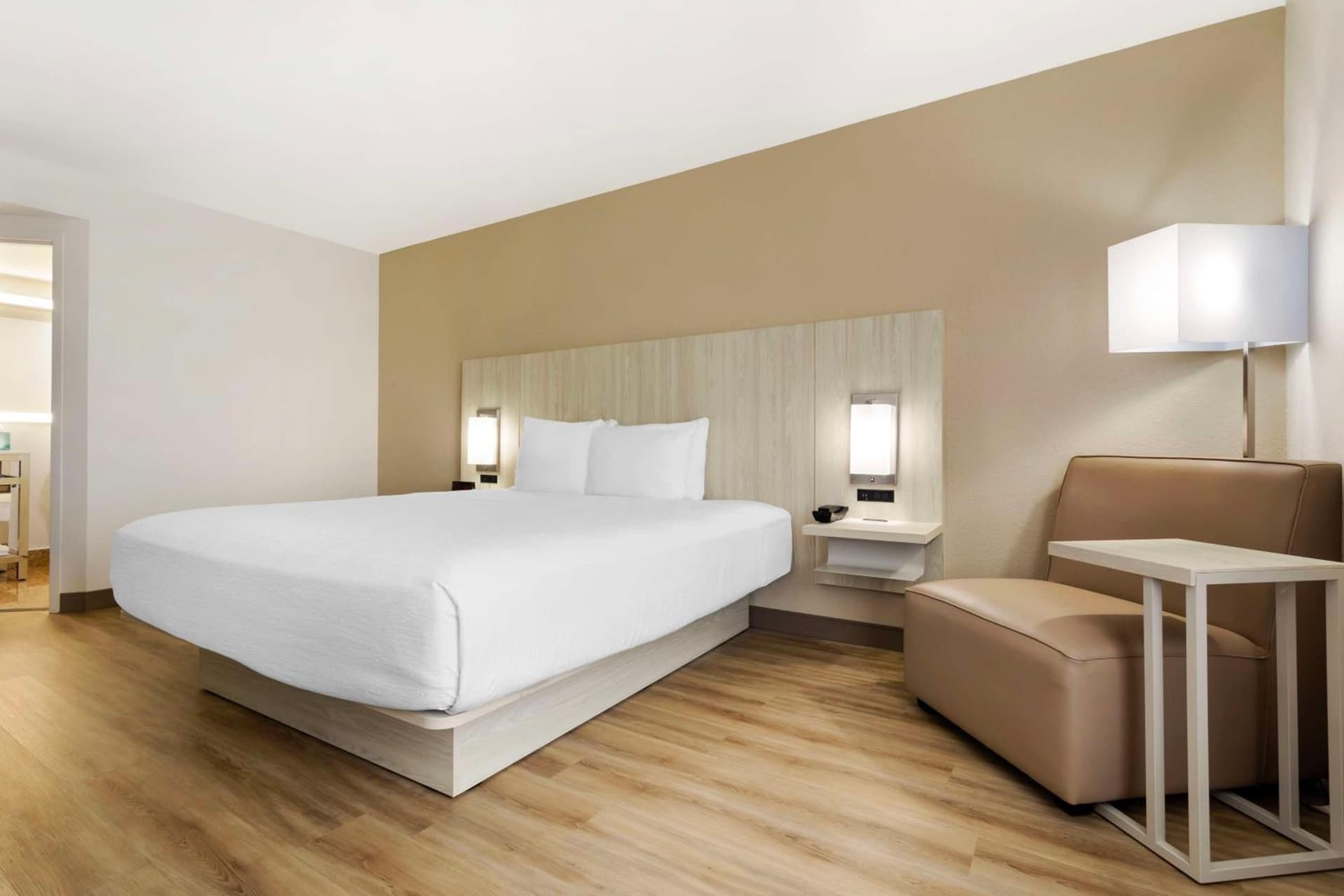 Best Western Plus Sugar Land-Stafford interior in Sugar Land, TX — gallery photo 2