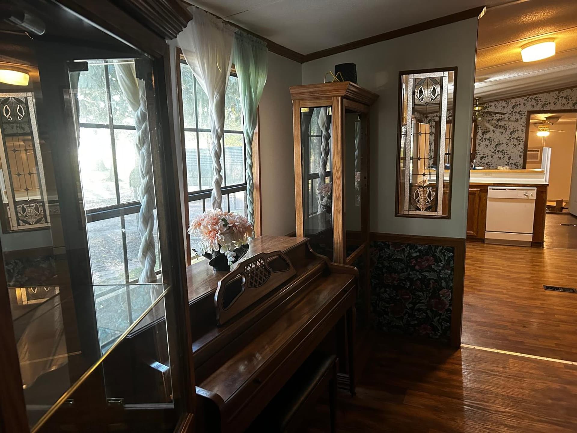 Woolen Lake House interior in Columbia, LA — gallery photo 2