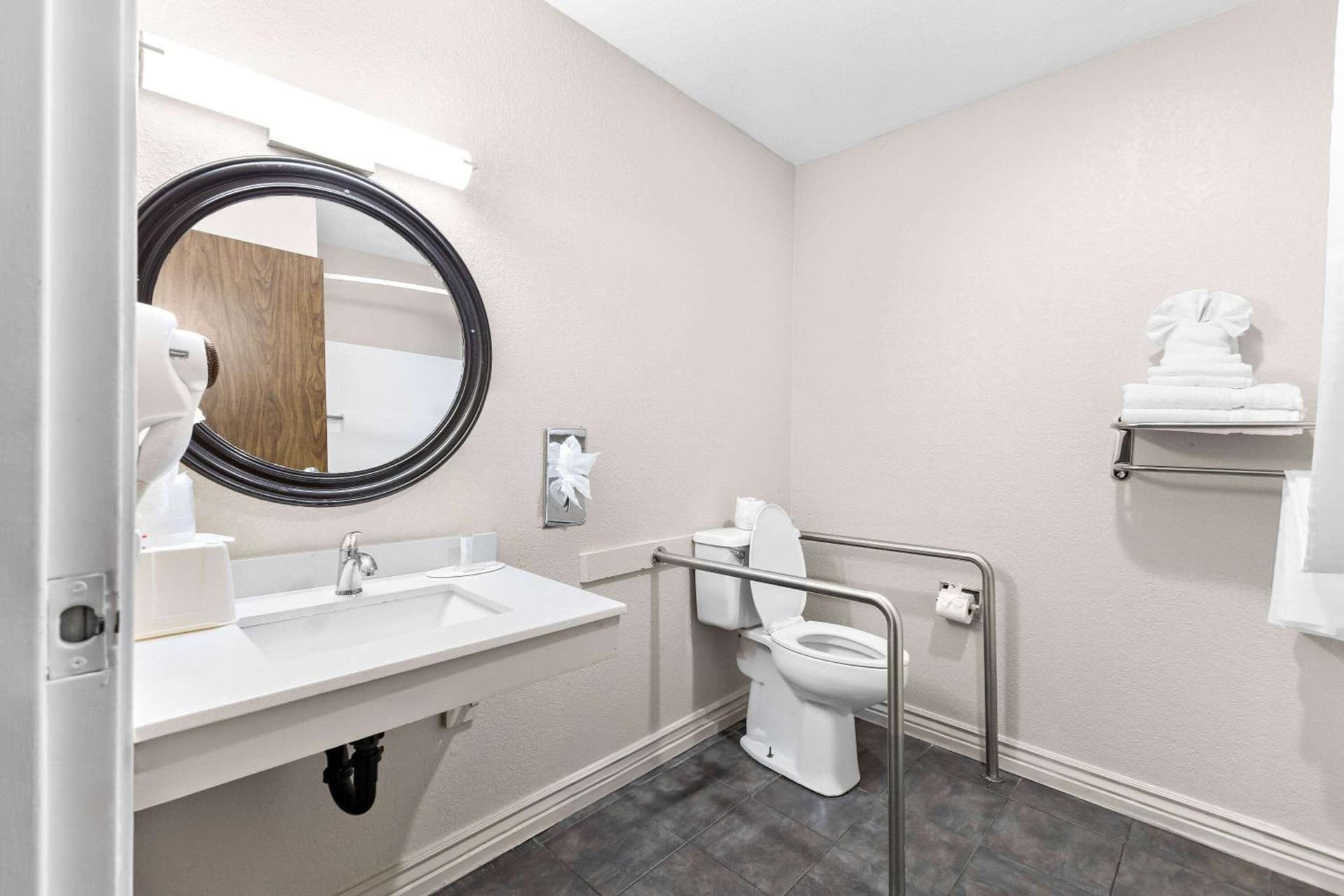 Super 8 by Wyndham Goodyear/Phoenix Area gallery photo in Goodyear, AZ — image 18