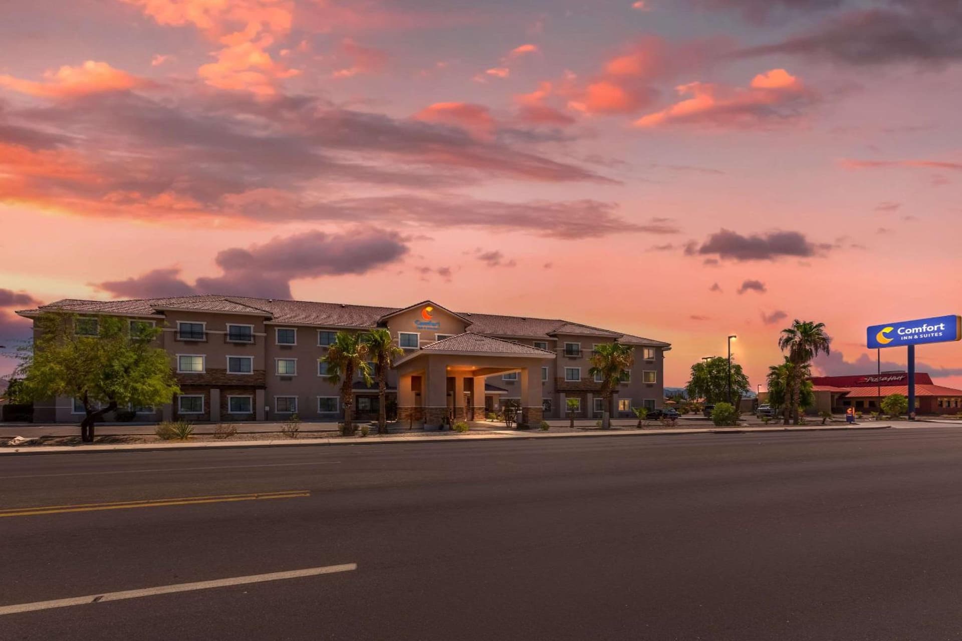 Comfort Inn and Suites Yuma I-8 interior in Yuma, AZ — gallery photo 2