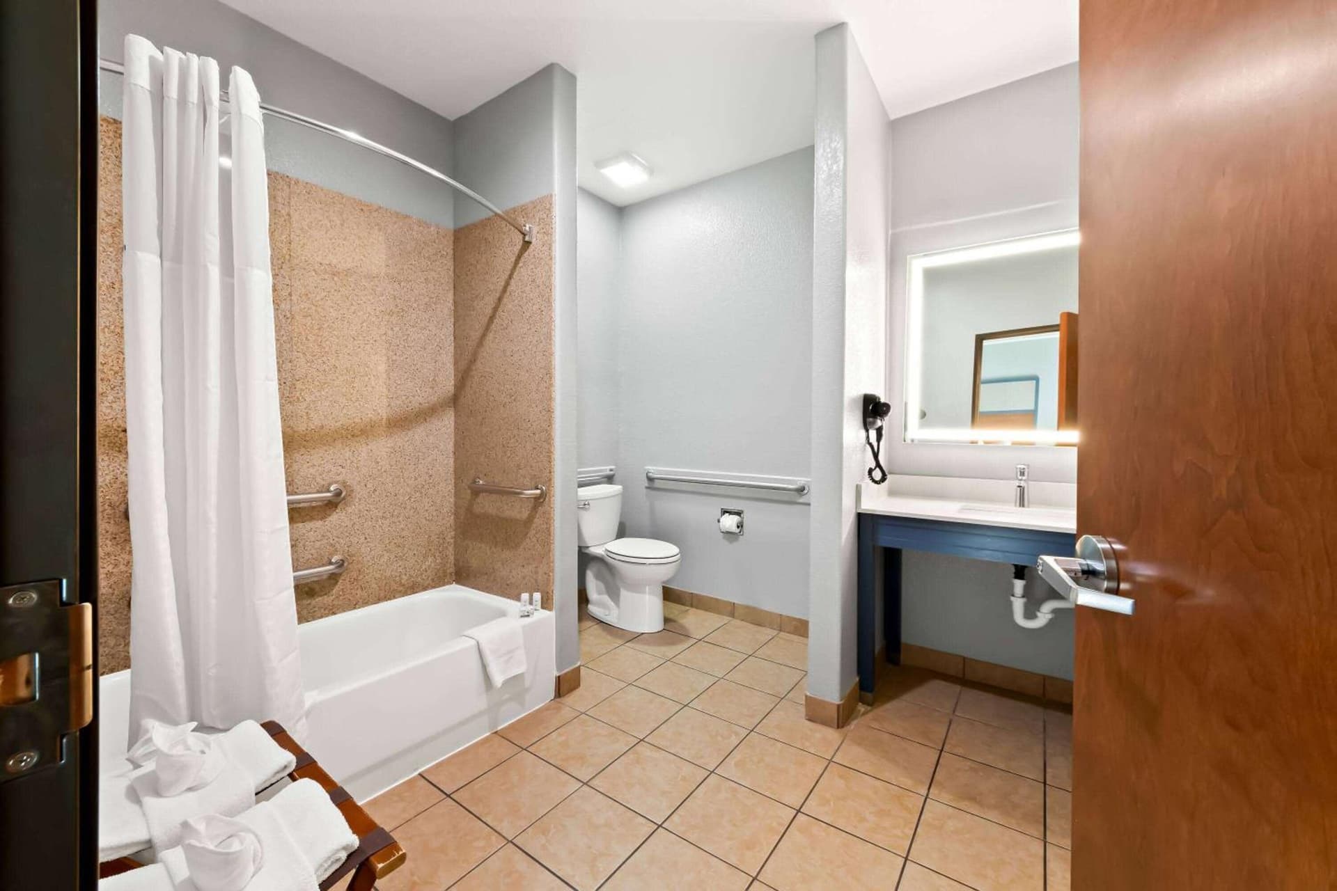 AmericInn by Wyndham New Braunfels gallery photo in New Braunfels, TX — image 25