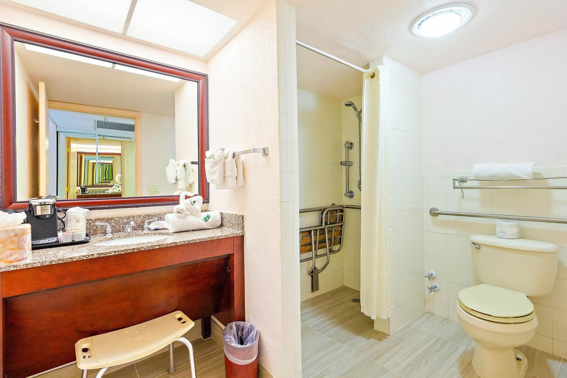 Oasis Boca Raton interior in Boca Raton, FL — gallery photo 2