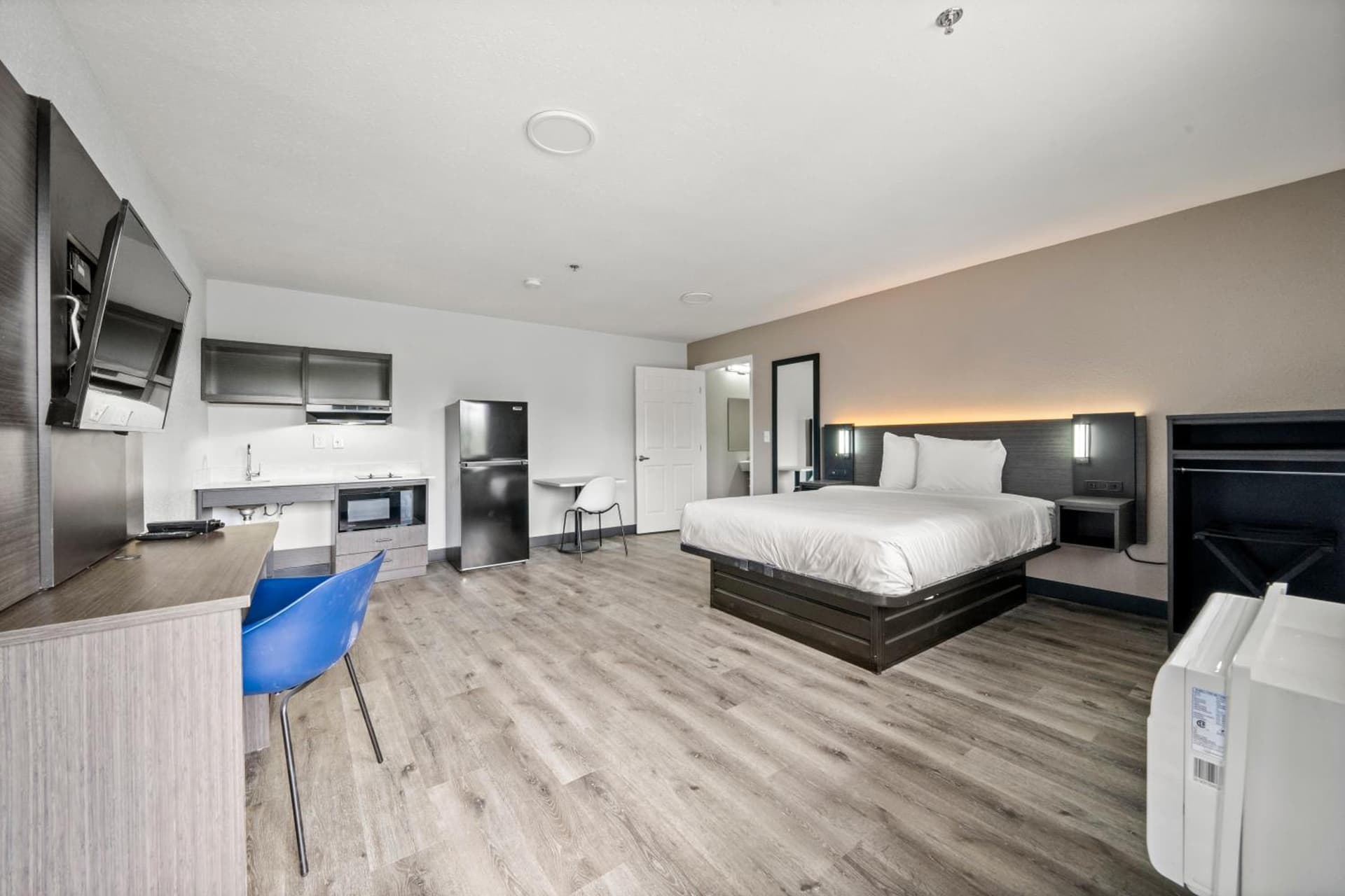Southern Suites Douglasville featured exterior or lobby in Del Ridge — similar hotel