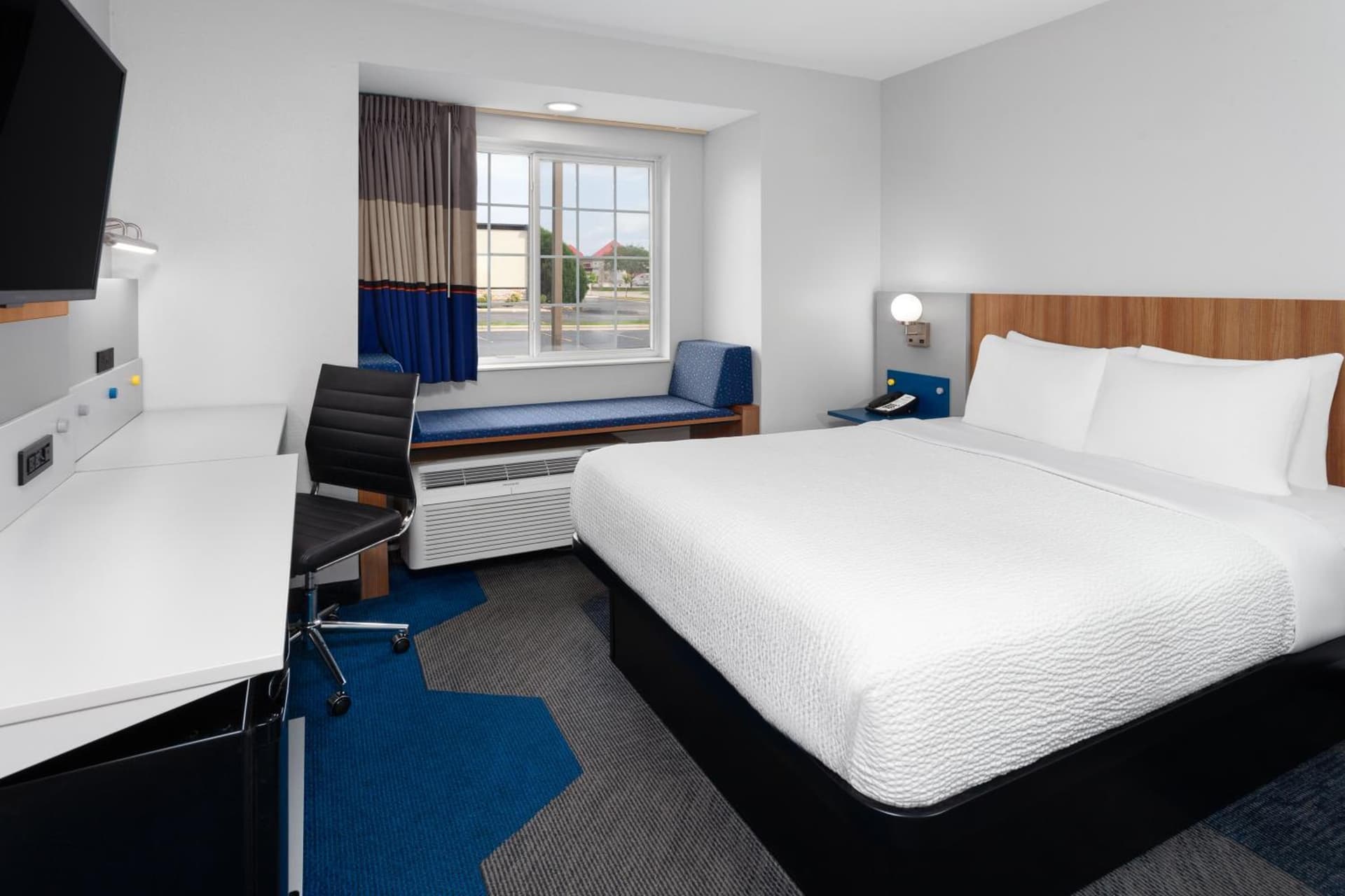 Microtel Inn by Wyndham Janesville gallery photo in Janesville, WI — image 40