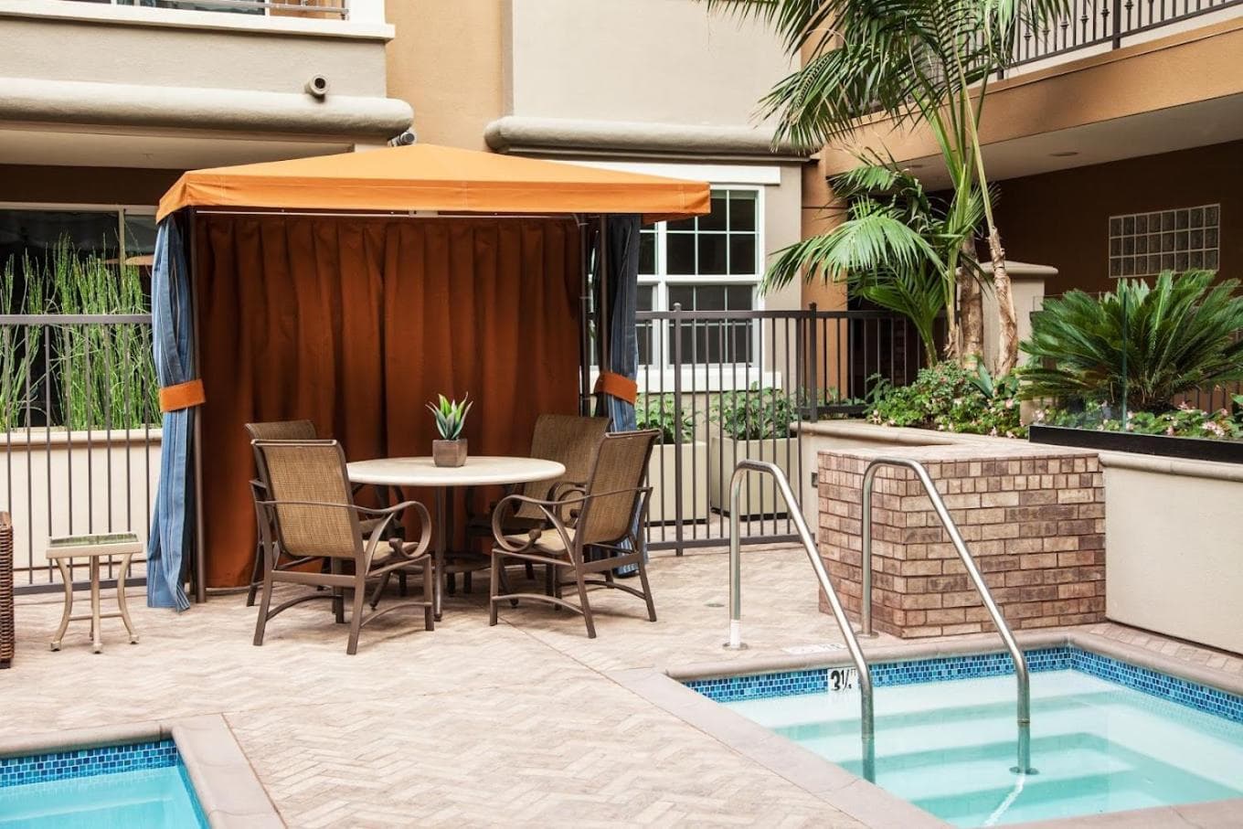 Charming 1BD with Pool and Free Parking featured exterior or lobby in Los Angeles, CA — similar hotel