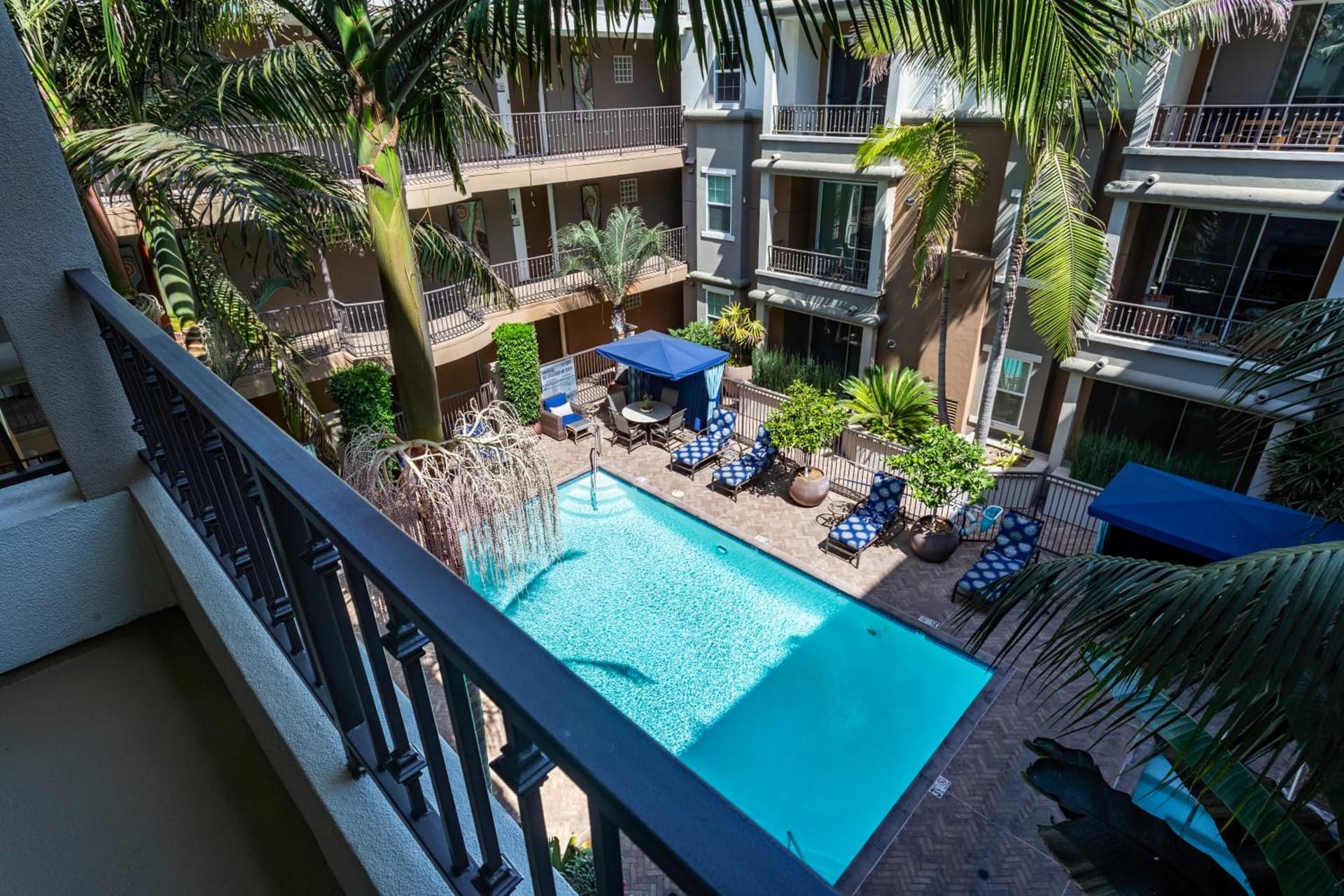 Charming 1BD with Pool and Free Parking interior in Los Angeles, CA — gallery photo 2
