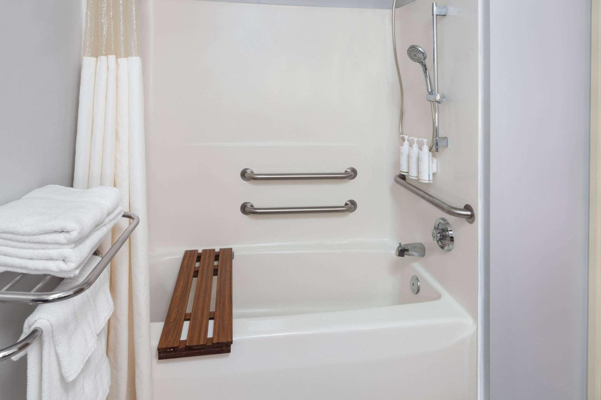Microtel Inn by Wyndham Janesville gallery photo in Janesville, WI — image 11