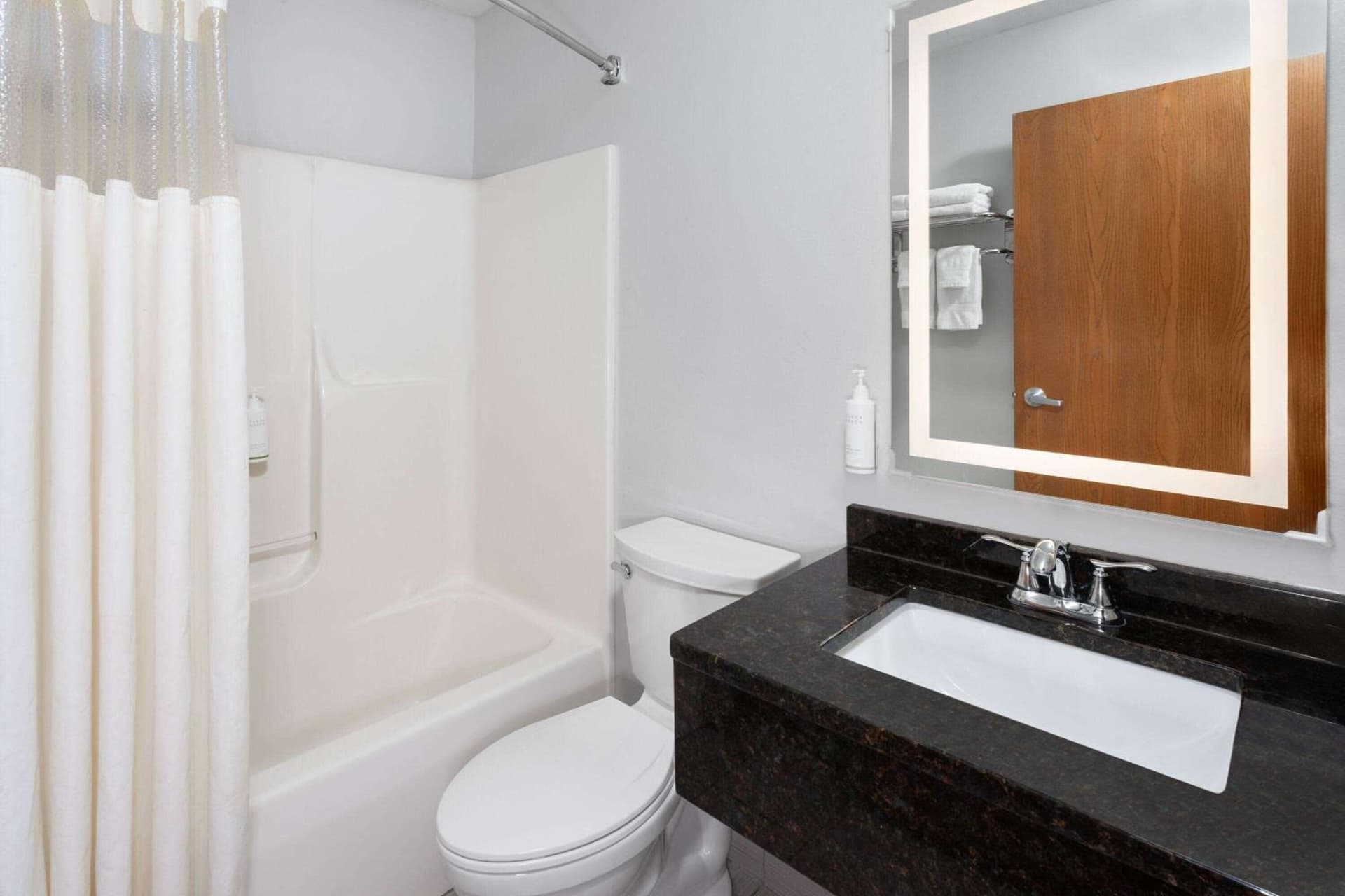 Microtel Inn by Wyndham Janesville gallery photo in Janesville, WI — image 49