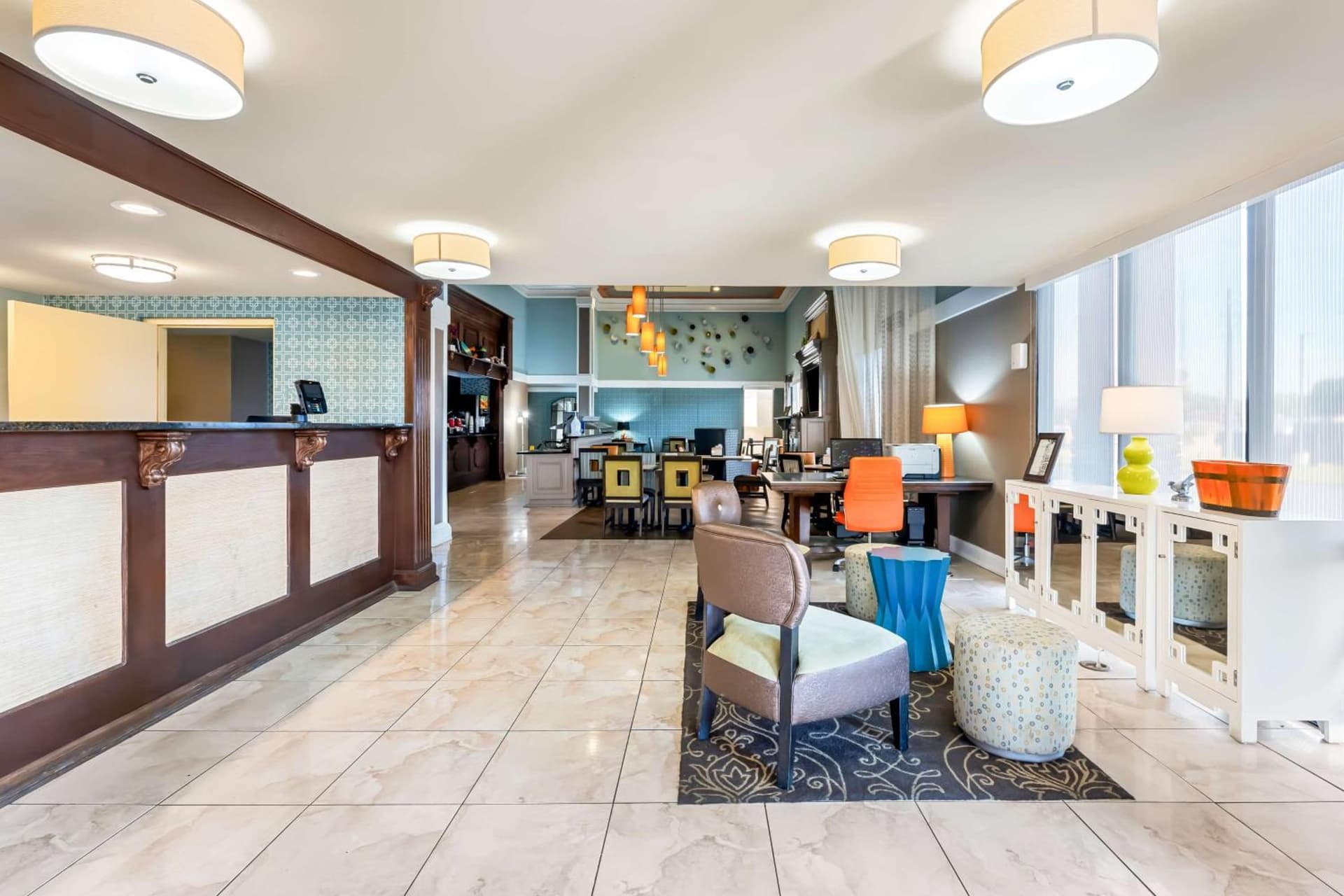 Best Western Executive Suites interior in Columbus, MS — gallery photo 2