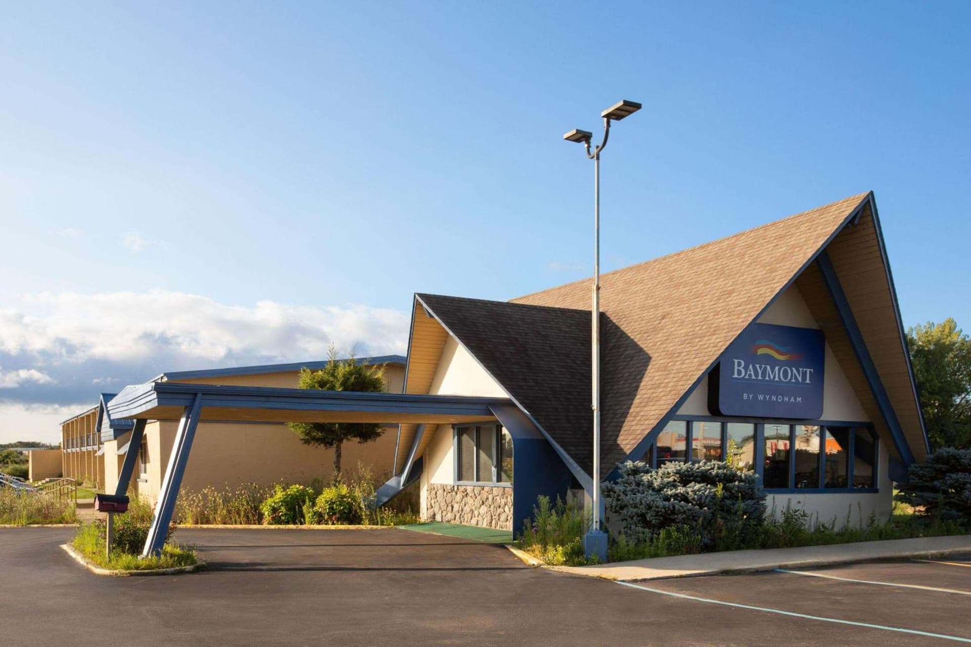 Baymont by Wyndham Bay City interior in Bay City, MI — gallery photo 2