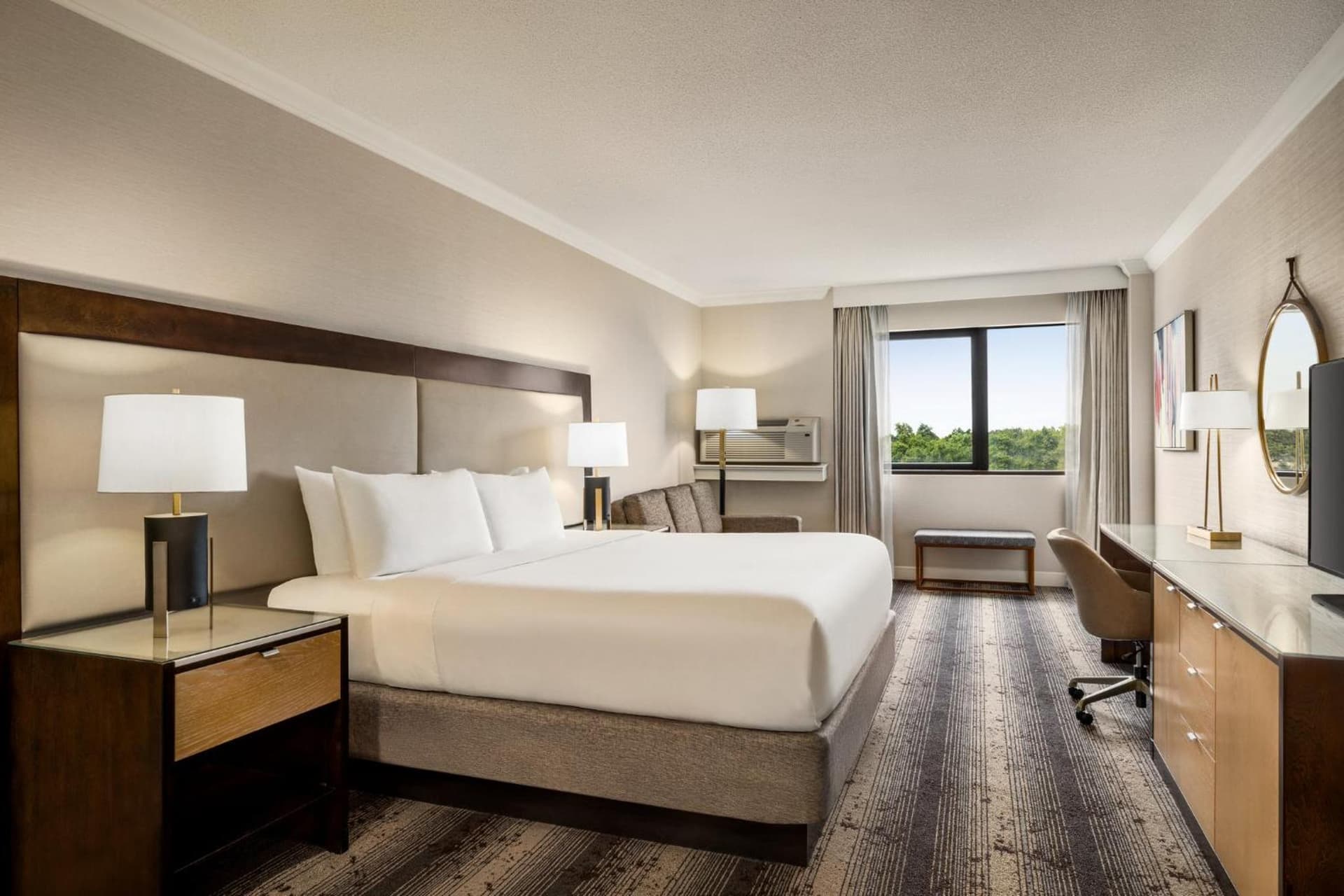 Crowne Plaza Edison by IHG gallery photo in Edison — image 8