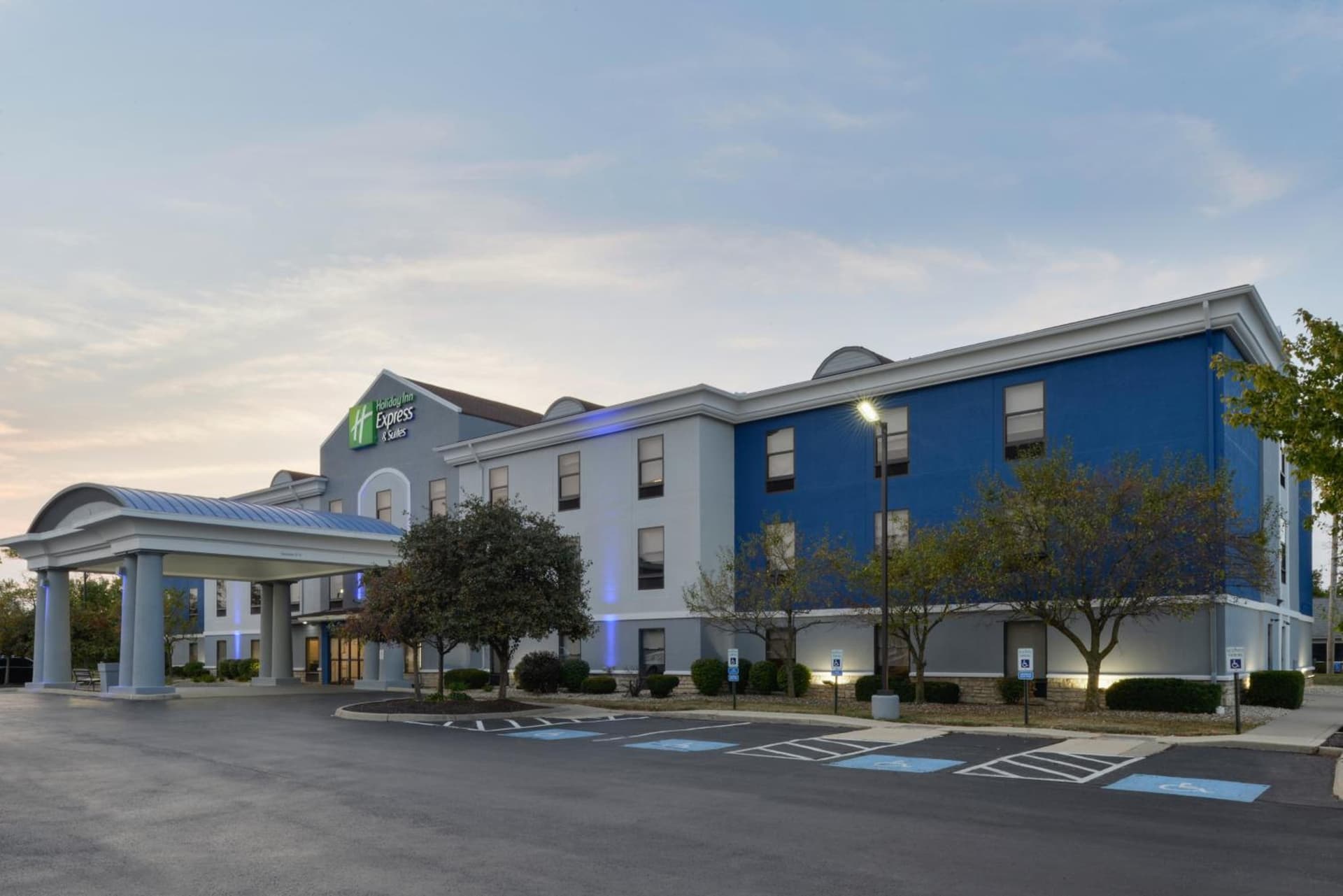 Holiday Inn Express Hotel and Suites Marysville by IHG interior in Marysville, OH — gallery photo 2