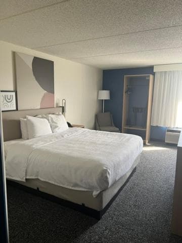 Spark by Hilton Green Bay interior in Green Bay, WI — gallery photo 2
