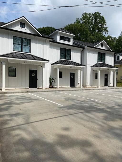 Charming Gainesville Townhome 2 — hotel in Gainesville, Georgia