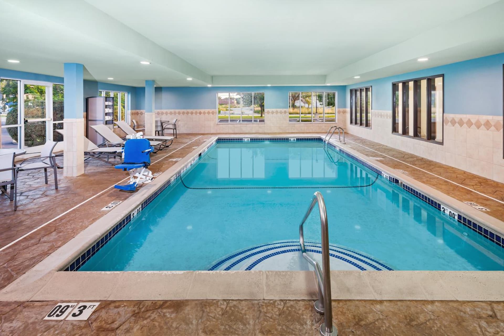 Holiday Inn Express Hotel & Suites Chicago South Lansing by IHG gallery photo in Lansing, IL — image 5